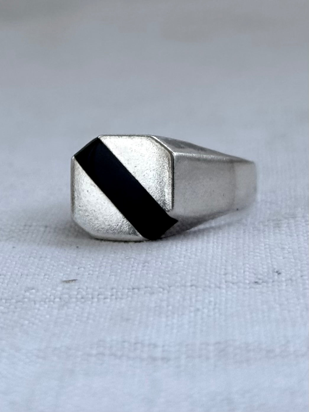 .2000s .925 modernist South African designer Onyx gemstone sterling silver signet geometric seal ring