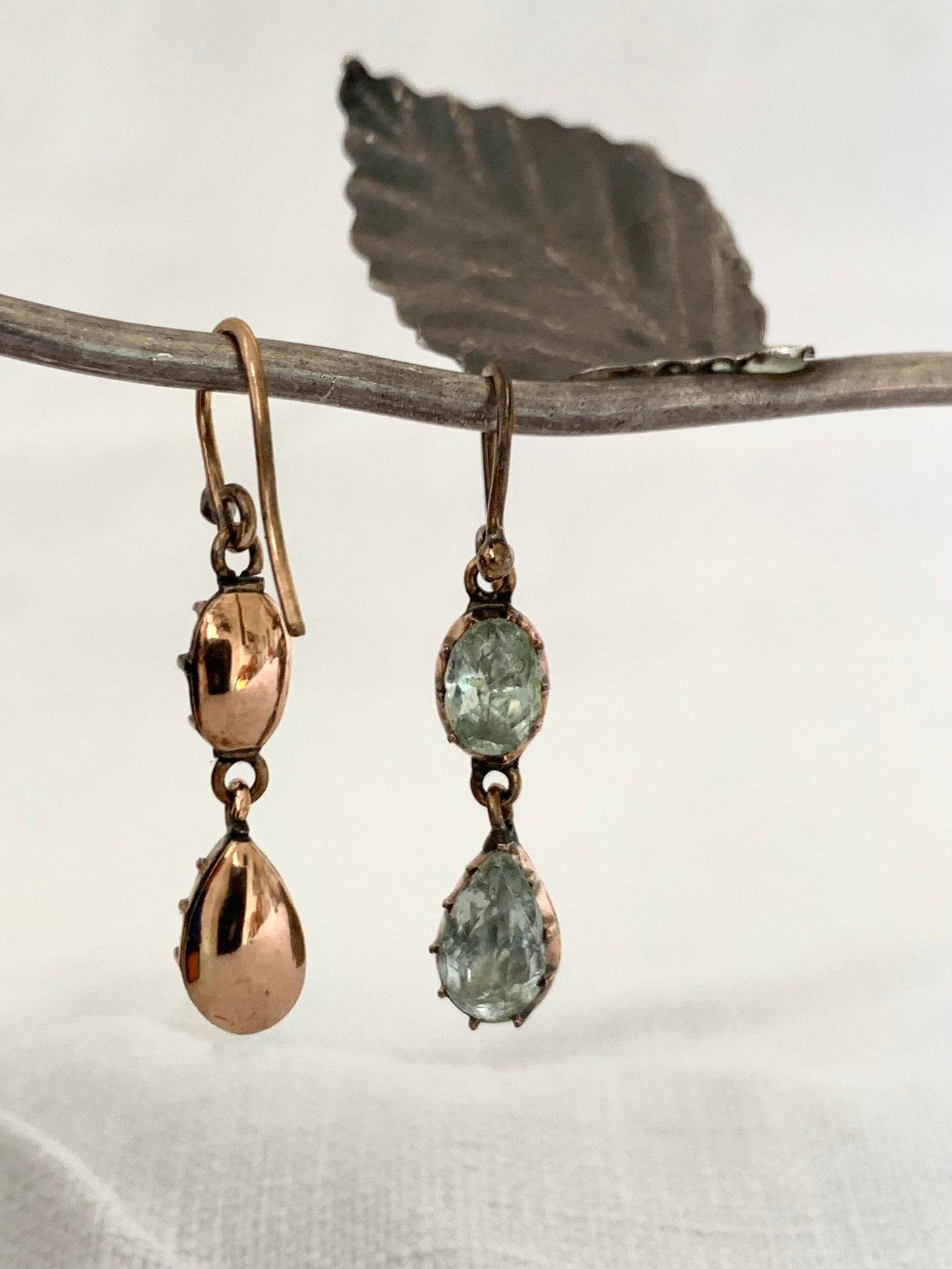 .375 1810s 1820s Aquamarine fine antique early Georgian foiled mine cut true antique dangle rose gold aquamarine gemstones 9k gold drop earrings