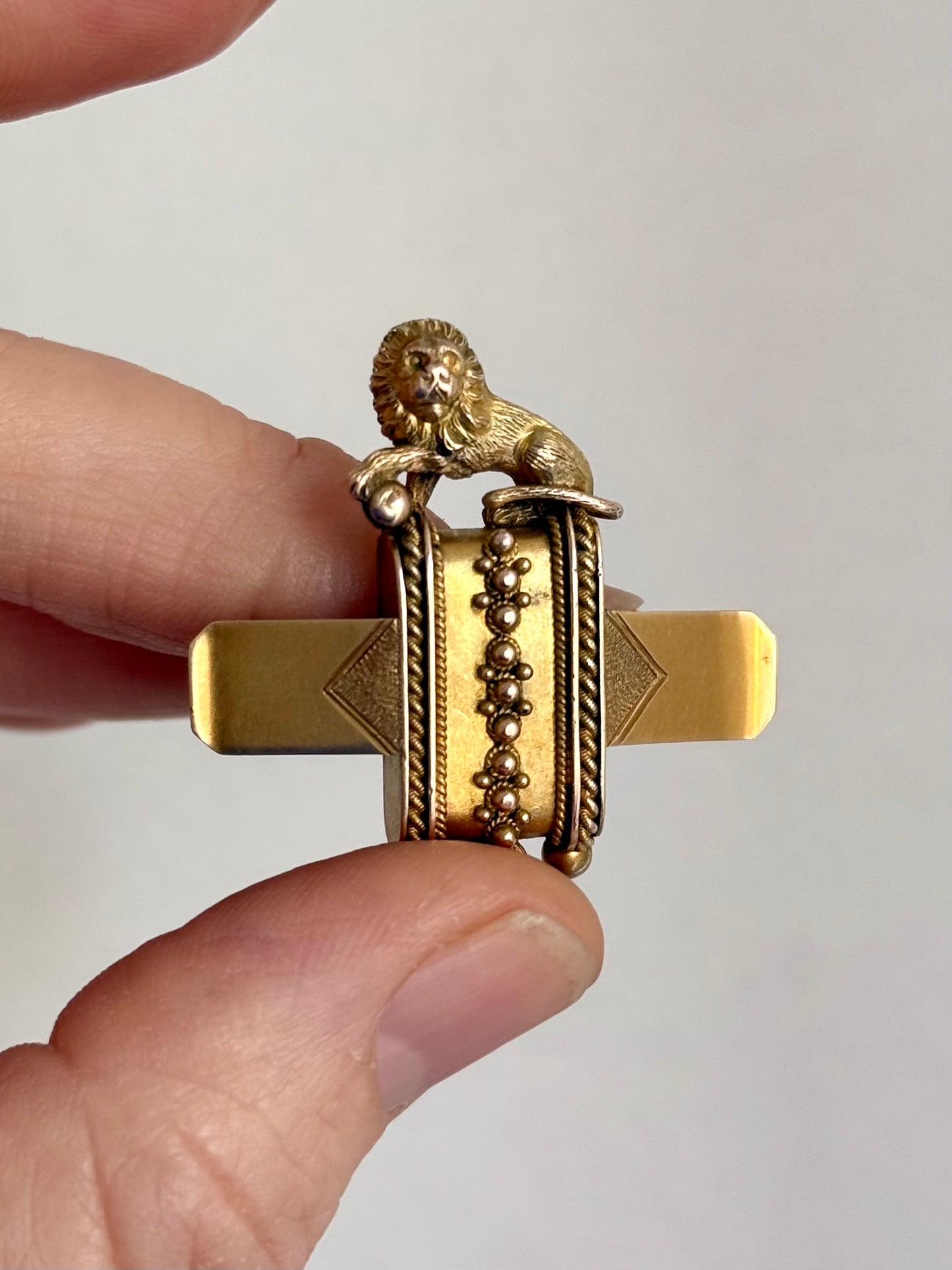 .18ct .1860s .750 standard gold Antique rare Etruscan Revival Brooch in 18ct Yellow Gold – Lion Motif with Granulation