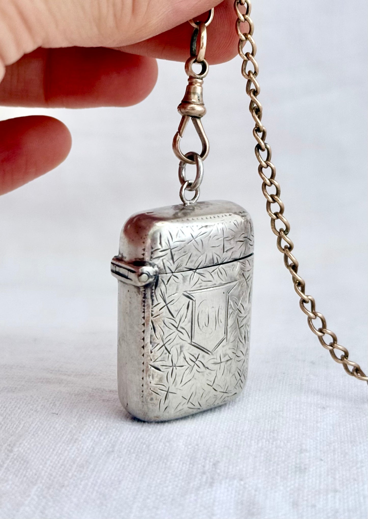 .1903 .925 antique Chester hallmarked small Edwardian ivy leaf sterling silver Vesta Match case Match safe pendant locket