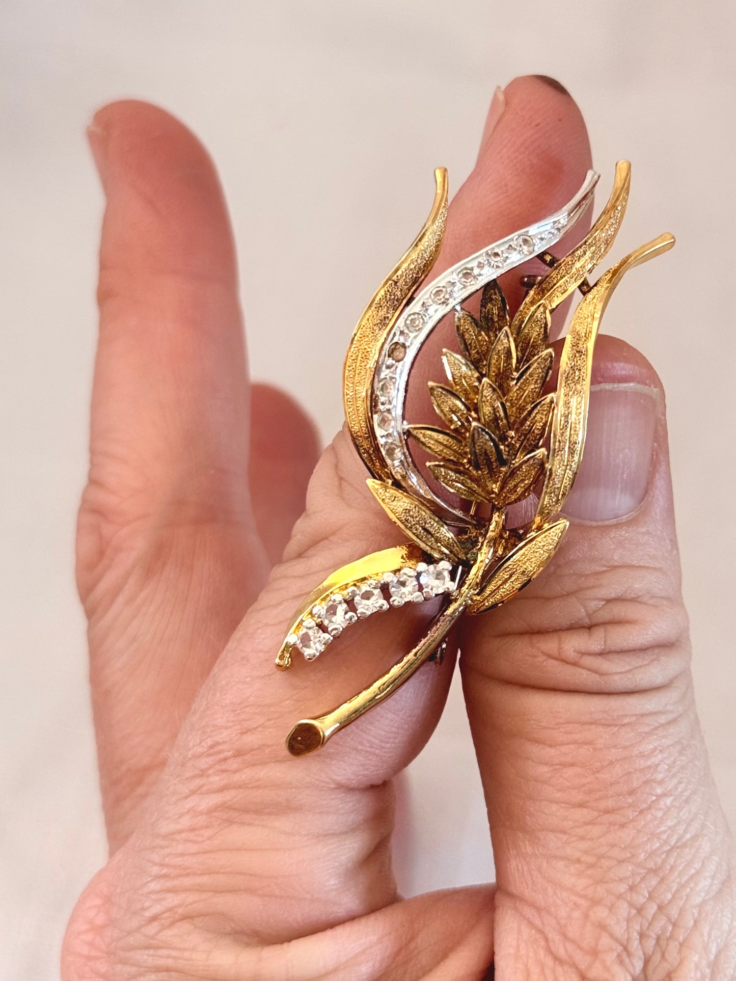 .1940s .1950s revival gold Wheat sheath and Leaf diamond paste spectacular costume gold metal costume dress brooch