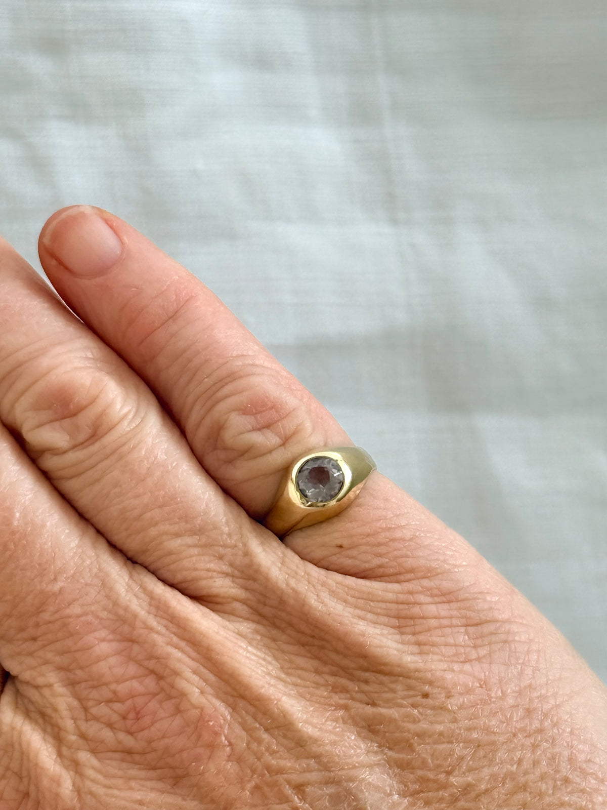 .1970s .375 .9ct Amethyst gemstone modernist 9ct gold classic signet unisex gypsy romantic purple gemstone gold pinky ring