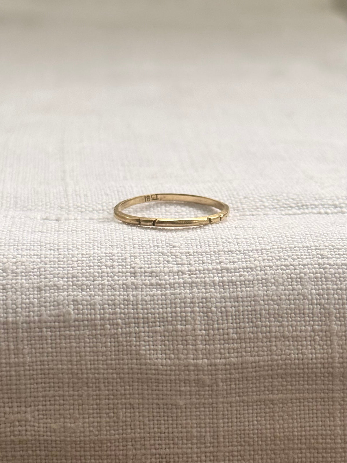 .18ct .750 rich yellow gold antique revival 1.1mm wide texture detailed gold stack ring band