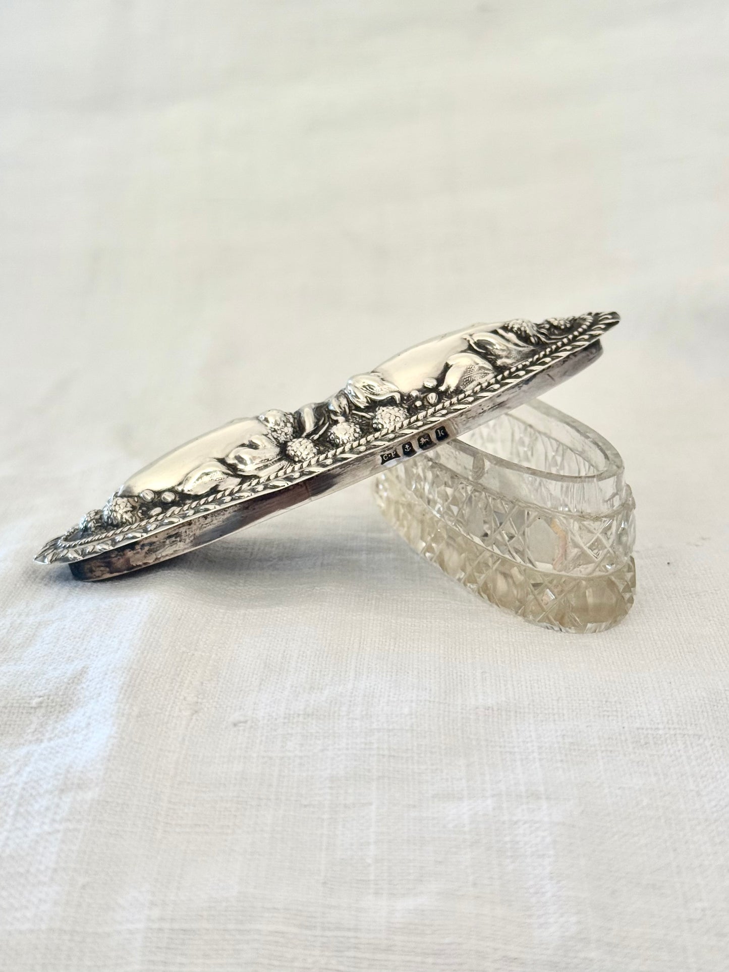.1909 .925 Art Nouveau Edwardian antique Blue berry and leaf repousse exceptionally beautiful Birmingham silver and cut glass vanity hair pin trinket dish
