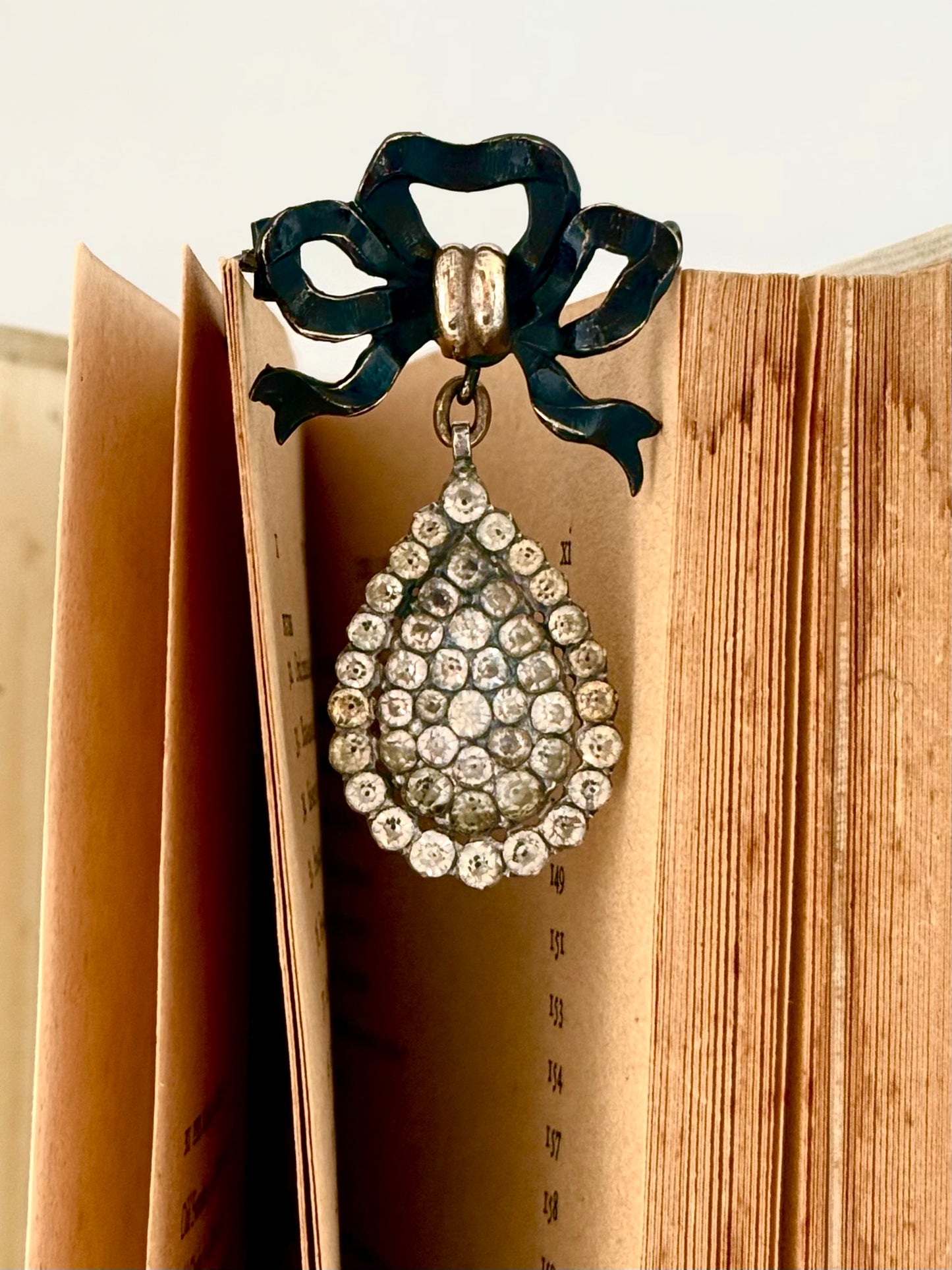 .1714 .1837 .1900s .925 Georgian antique black dot paste historic French Gun Metal bow brooch unit