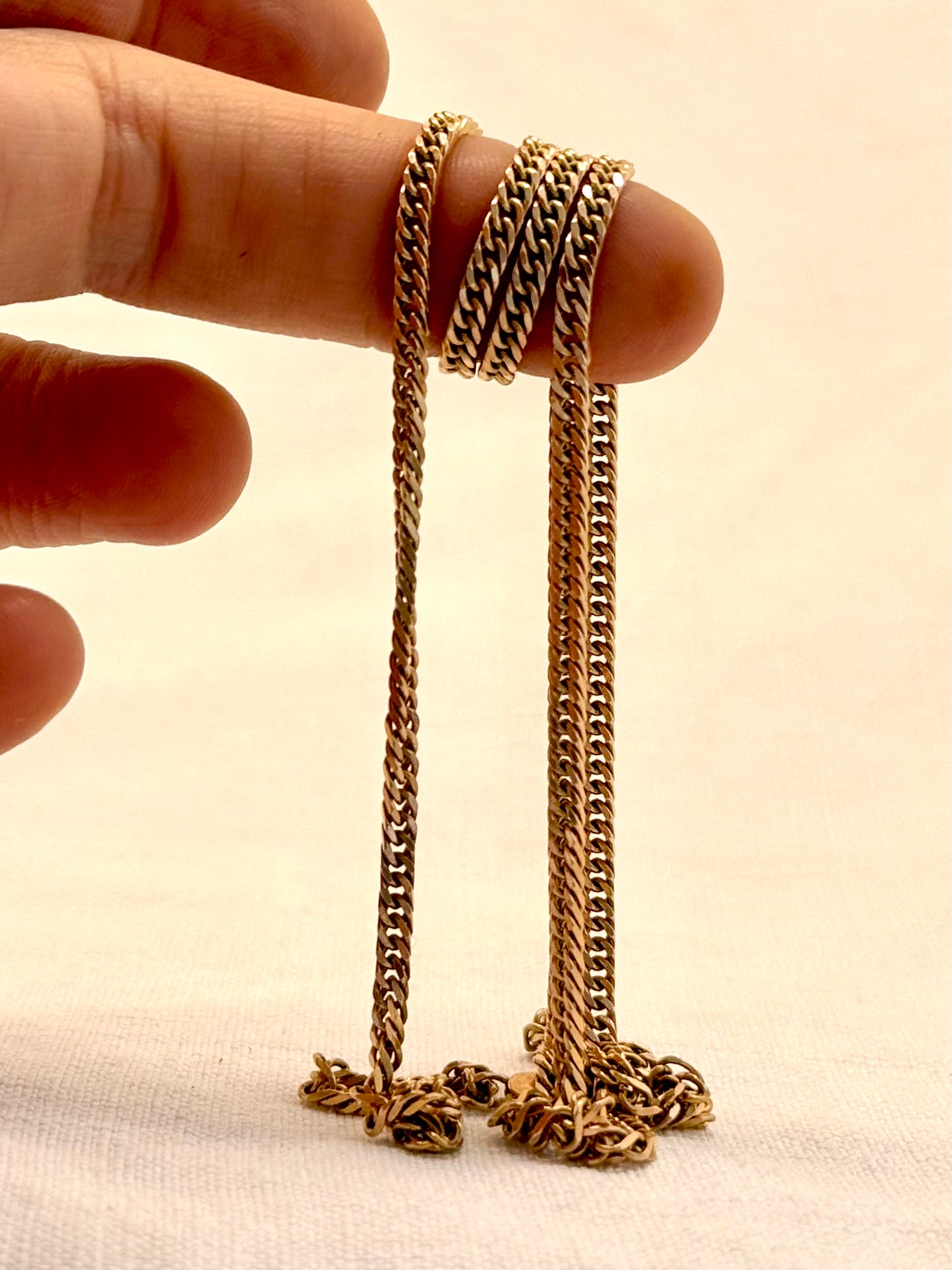 .1970s .375 .9ct gold gorgeous and luxurious flat chunky modernist curb chain 61.5cm long buttery gold chain necklace