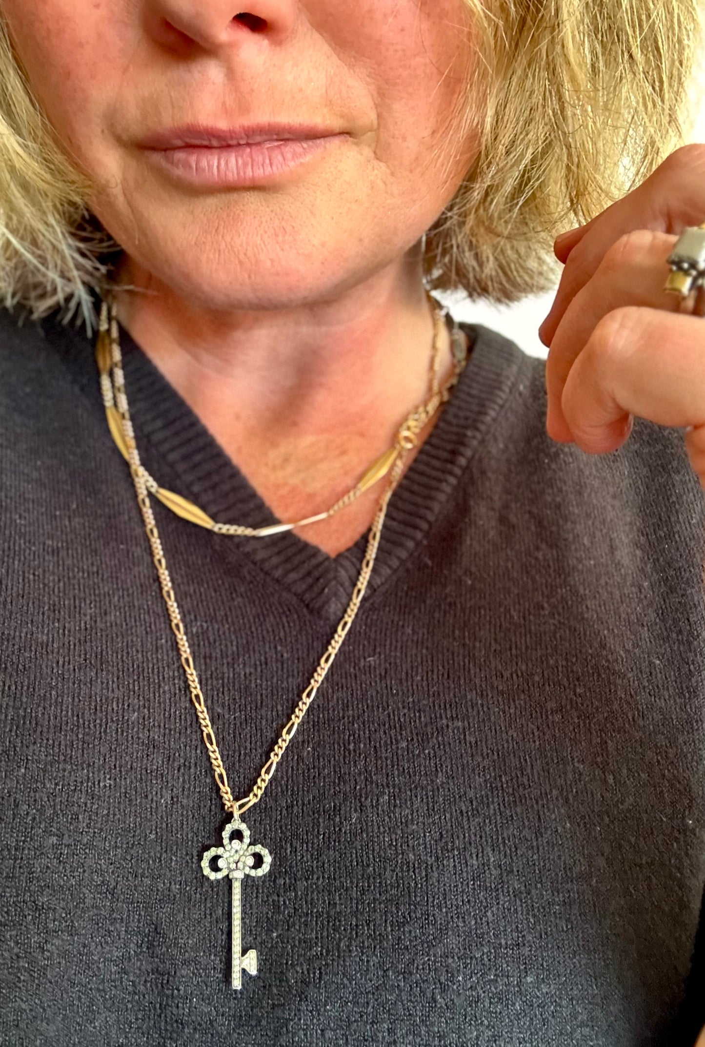 .18ct .750 .60 diamonds Brazilian designer white gold antique revival modernist diamond key luxury 18ct high carat gold and diamond studded romantic clover leaf key pendant