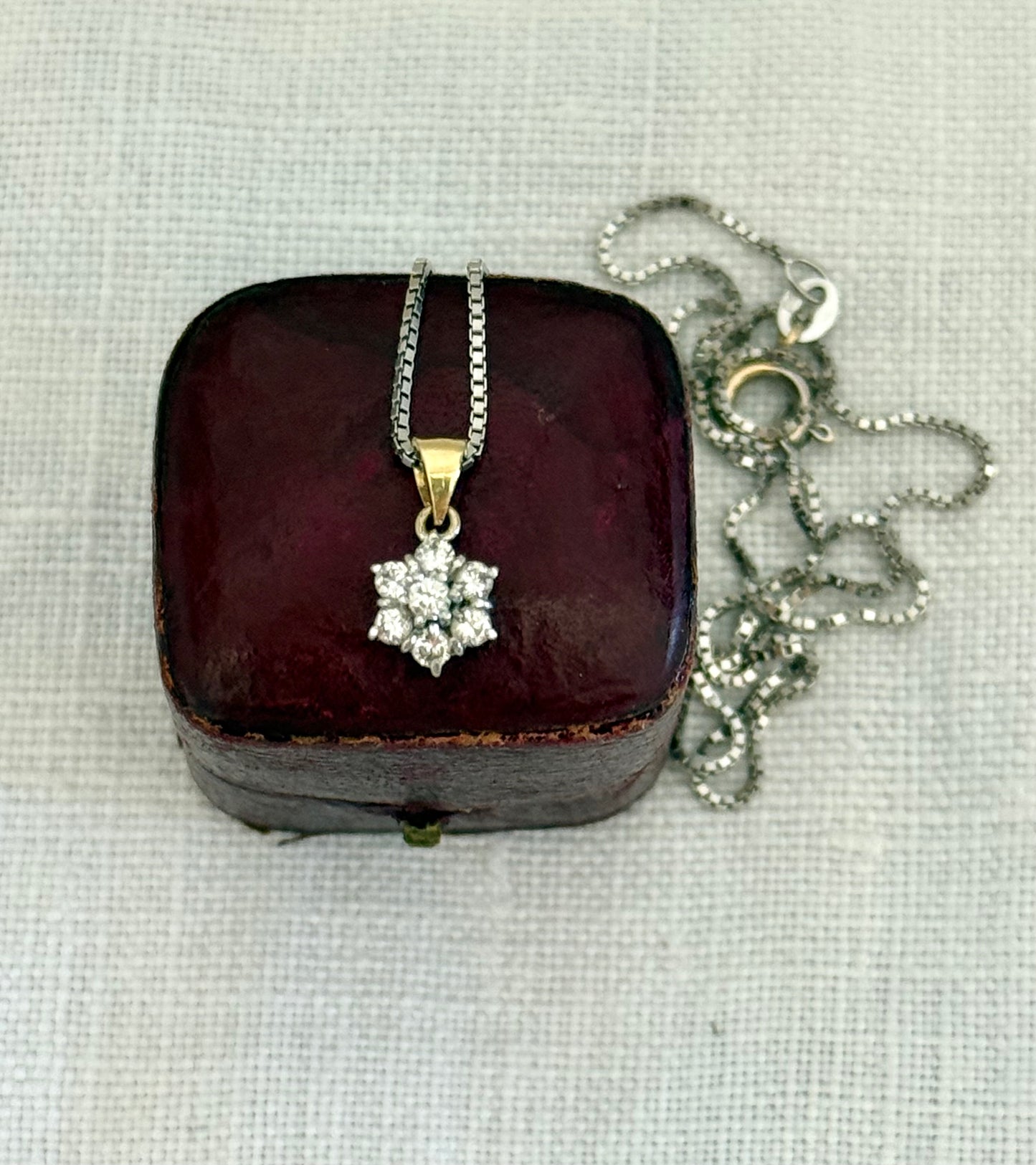 .1970s .375 gold 7 diamond star flower luxury gold pendant on modernist white gold box chain necklace