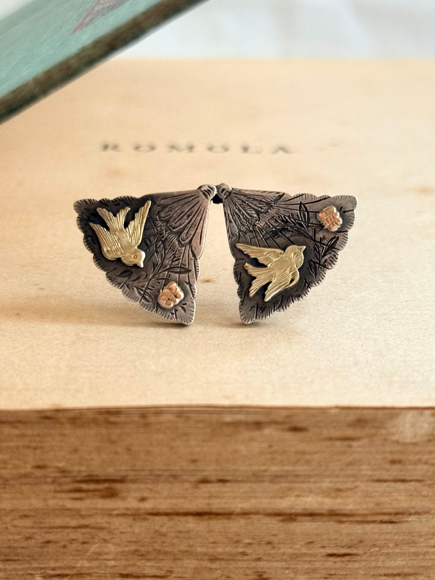.1880s .1890s Aesthetic Antique Victorian keepsake silver gold fan form Japonisme sweetheart brooch