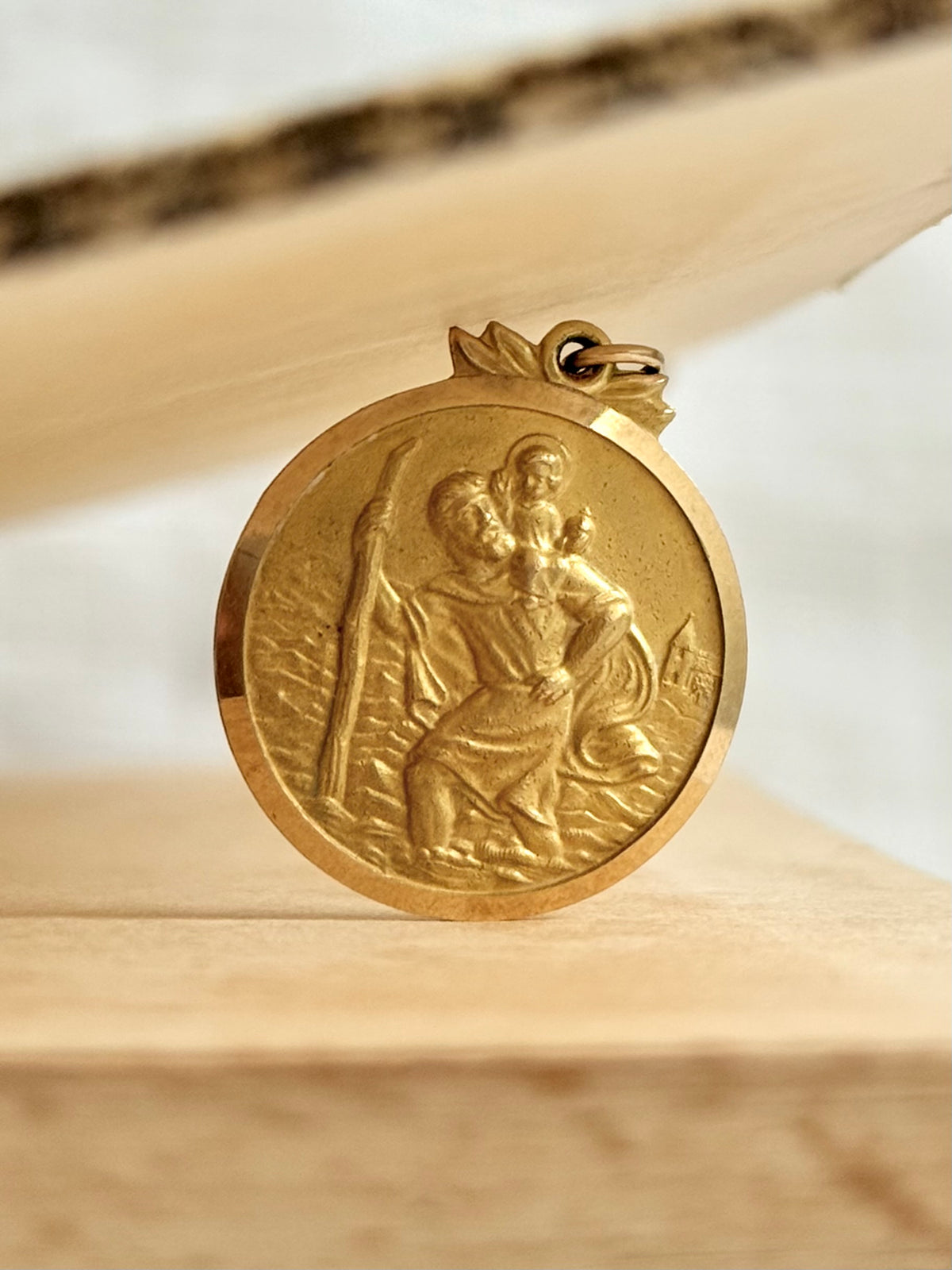 .1972 .9ct perfect Saint Christopher solid yellow gold good luck faith token medallion pendant