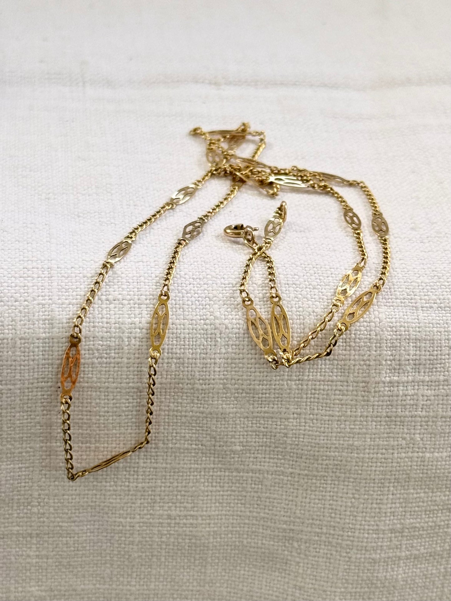 375 .58cm long .9ct gold delicious fancy navette form and curb link gold chain necklace
