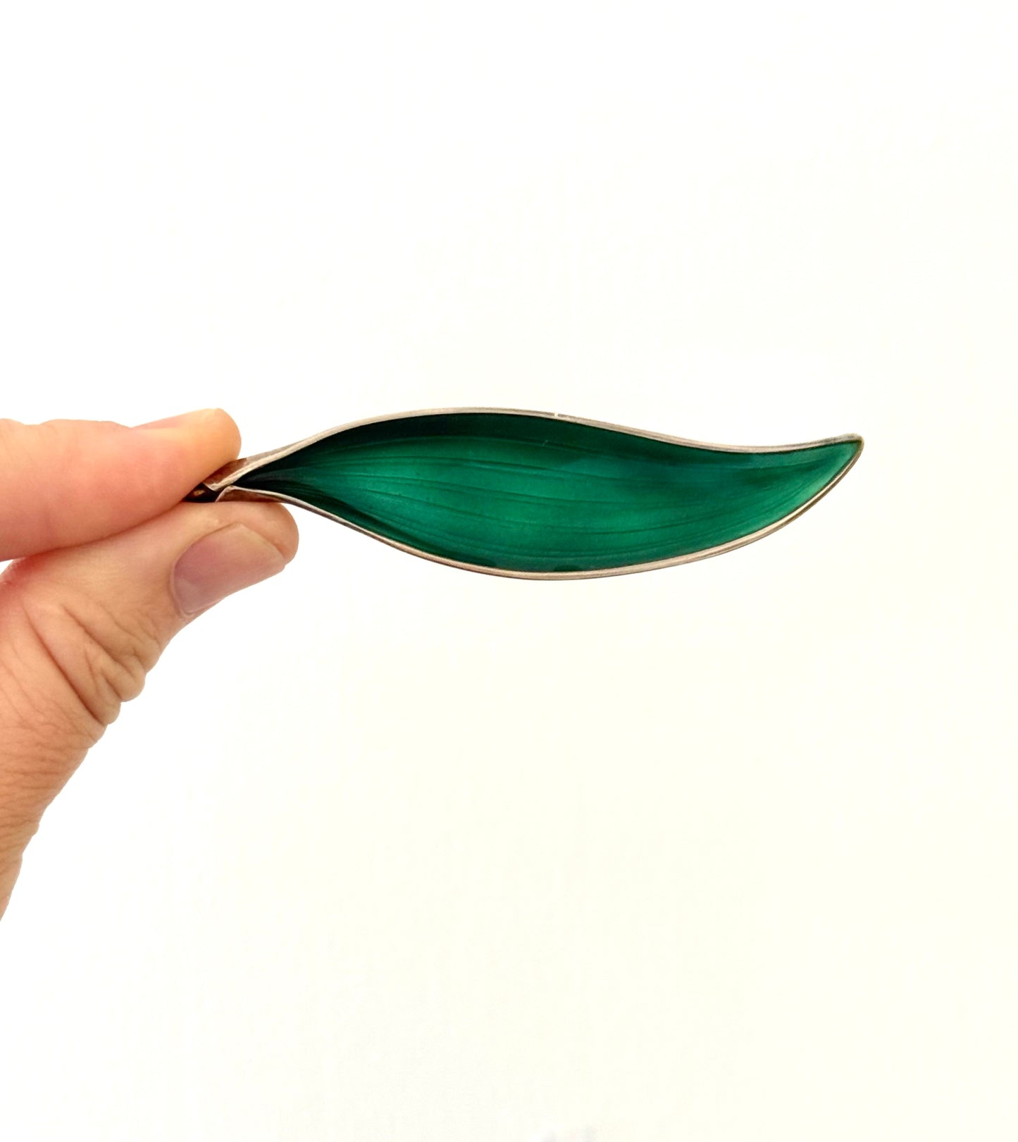 .1940s .1950s .925 Anre Nordlie Norwegian Scandinavian green guilloche enamel leaf sculptural collectors brooch pin