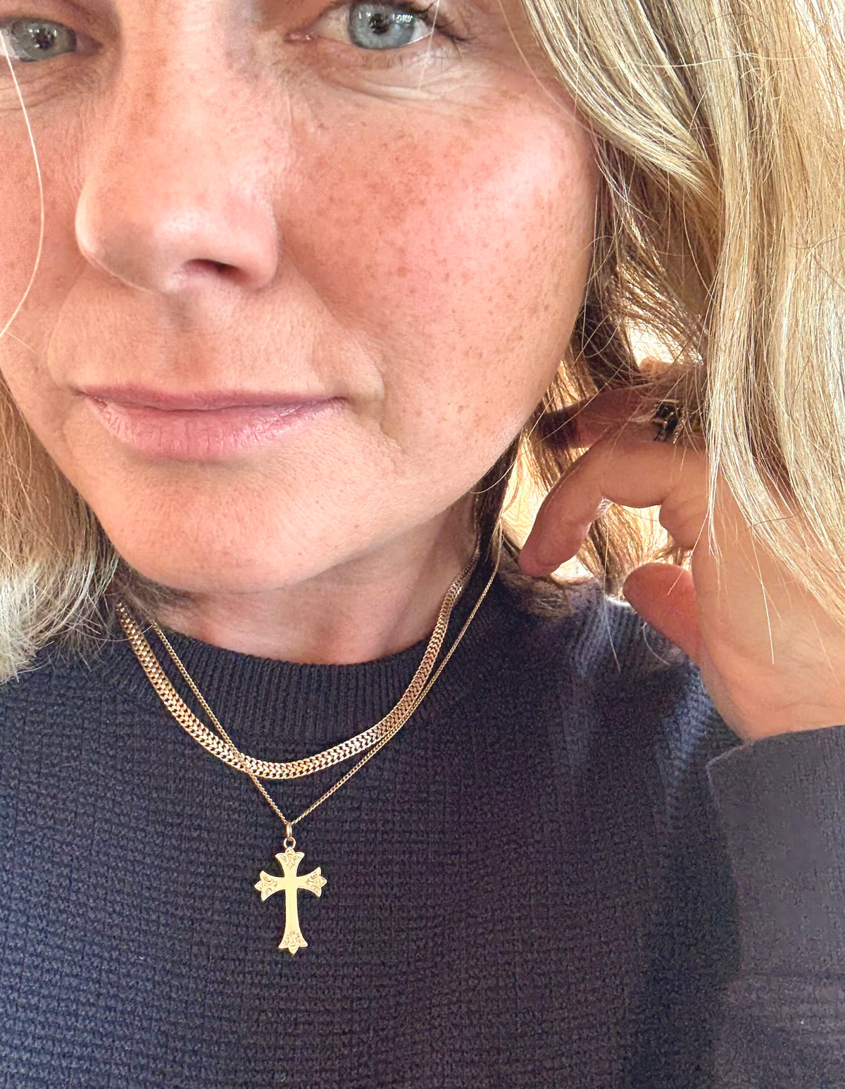 .1900s .1950s .375 .9ct antique Edwardian style gold religious faith cross gold pendant