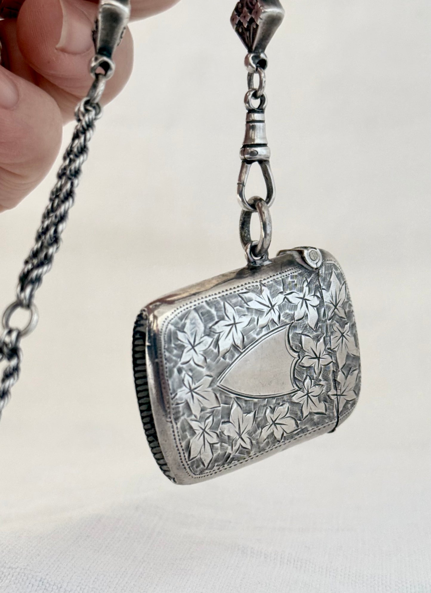 .1901 .925 antique Birmingham silver hallmarked Edwardian ivy leaf sterling silver Vesta Match case Match safe pendant locket