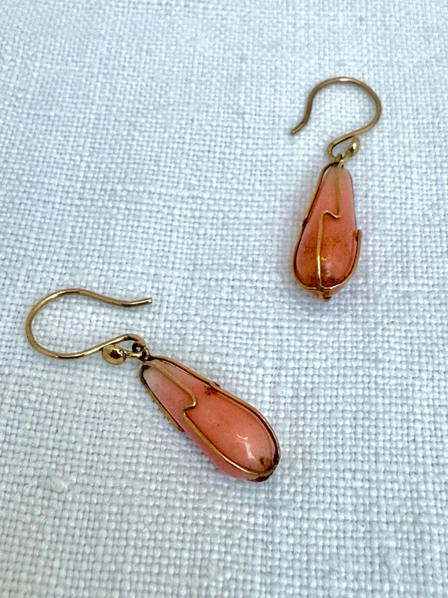 .1920s .375 Angel Skin antique Coral teardrop gold caged drop earrings