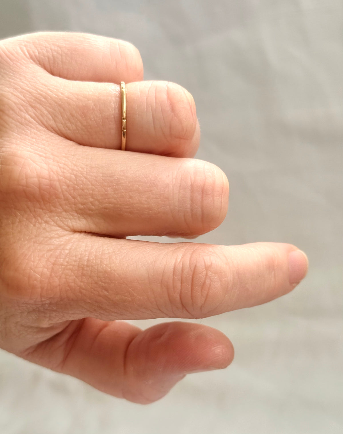 .18ct .750 rich yellow gold antique revival 1.1mm wide texture detailed gold stack ring band