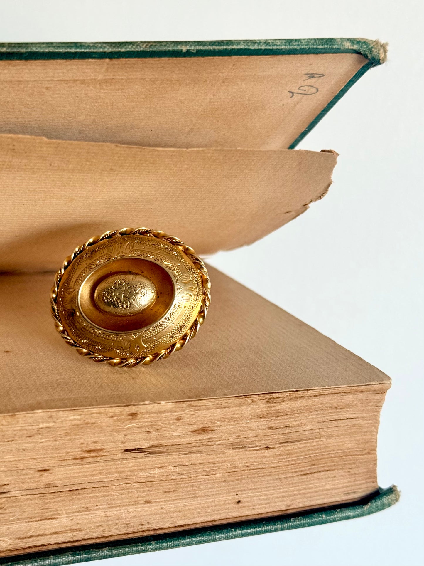 .1800s .1860s 1890s antique Victorian Grand Period fine yellow gold Pinchbeck floral oval target gold sweetheart brooch