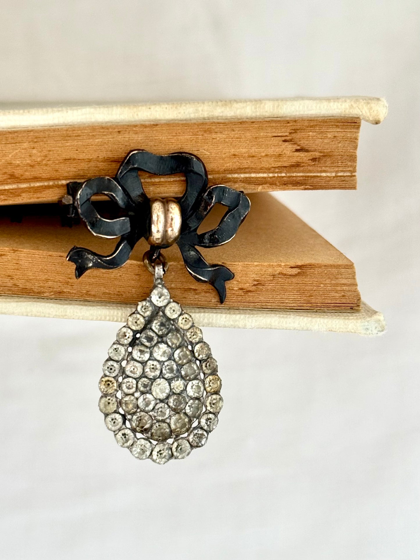 .1714 .1837 .1900s .925 Georgian antique black dot paste historic French Gun Metal bow brooch unit