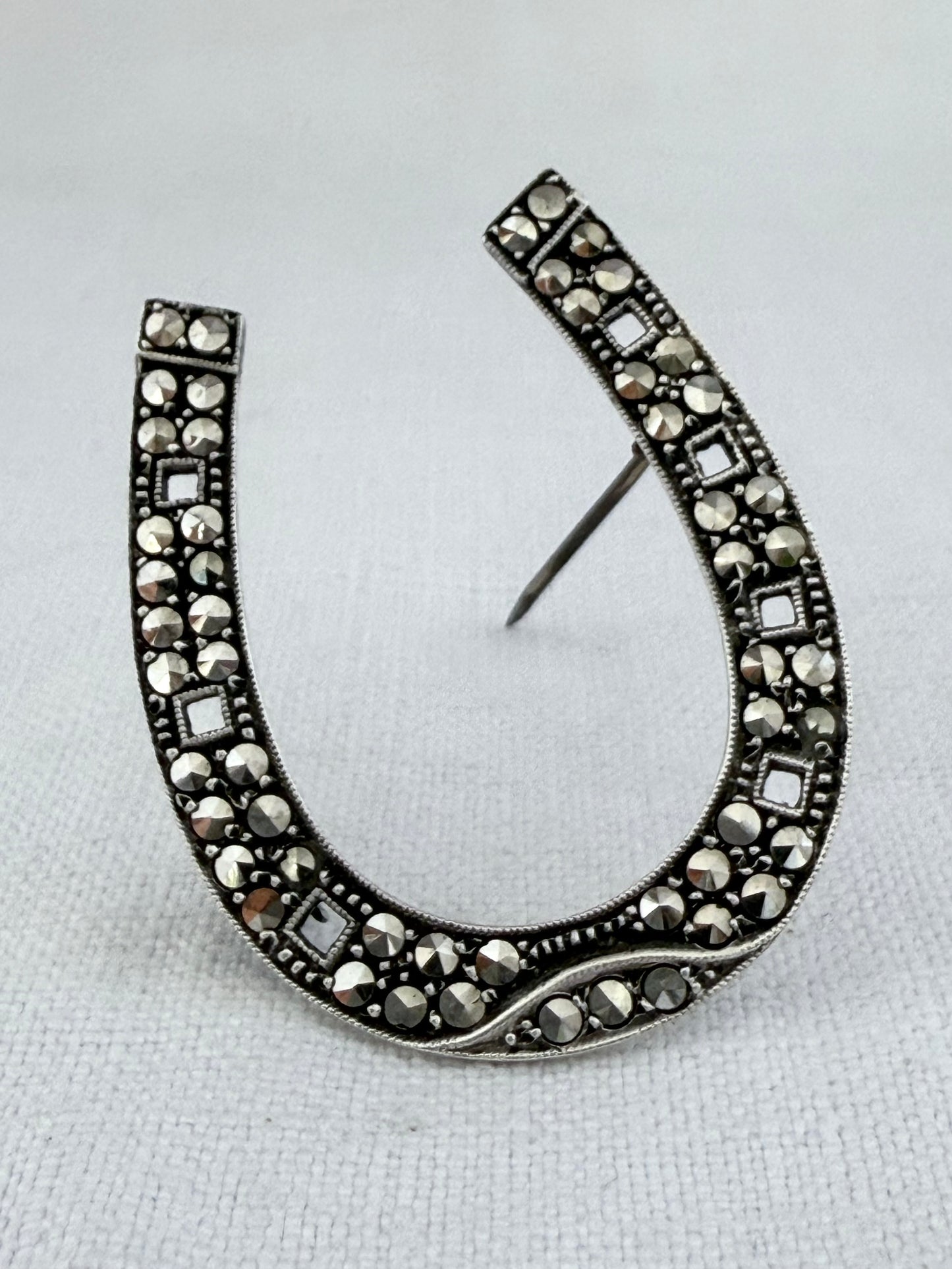 .925 .1910s antique Edwardian lucky horseshoe sterling silver Marcasite sweetheart brooch
