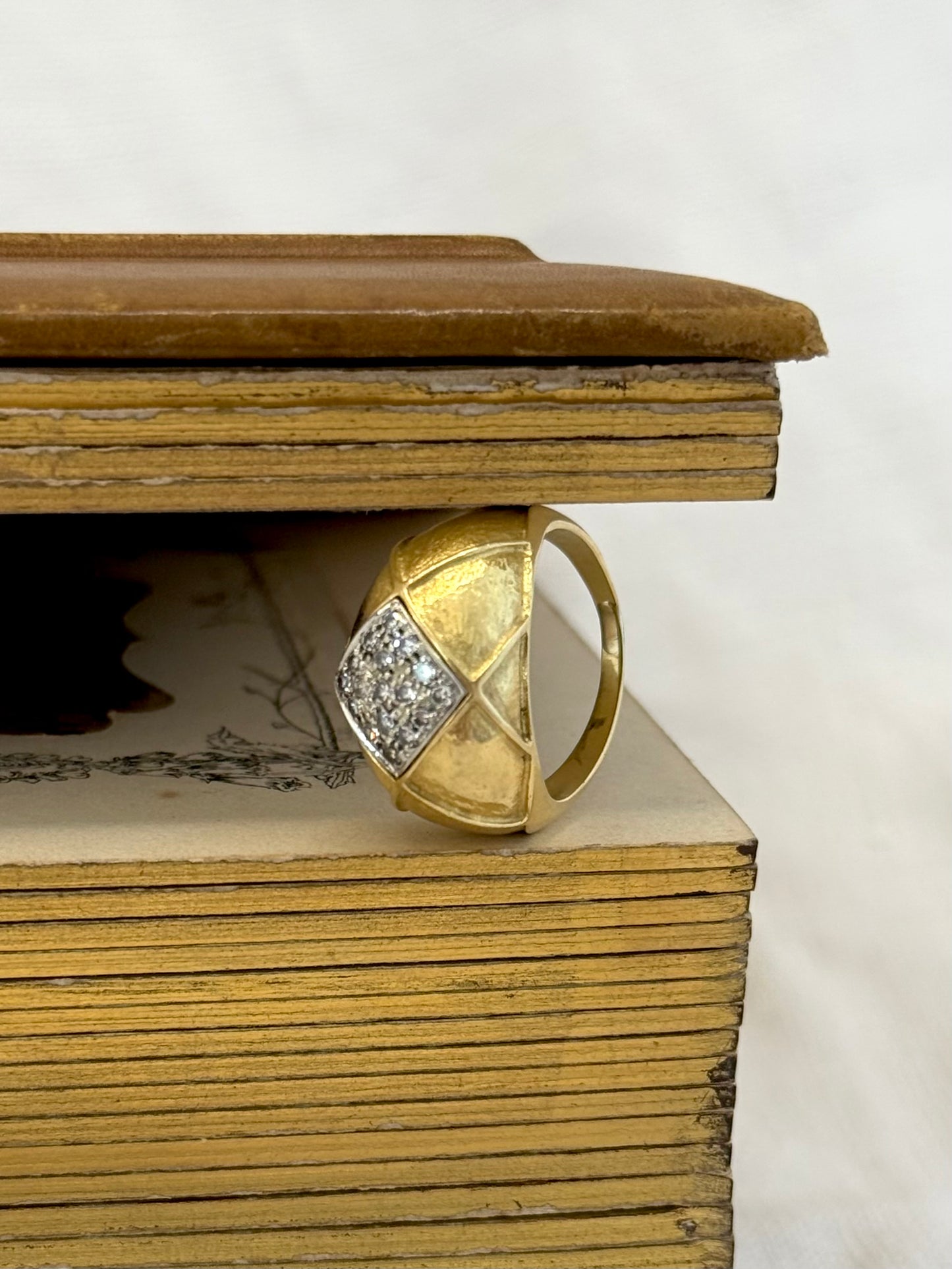 .18ct .1970s .16 diamond luxurious harlequin quilt pattern high carat 18ct gold dome ring