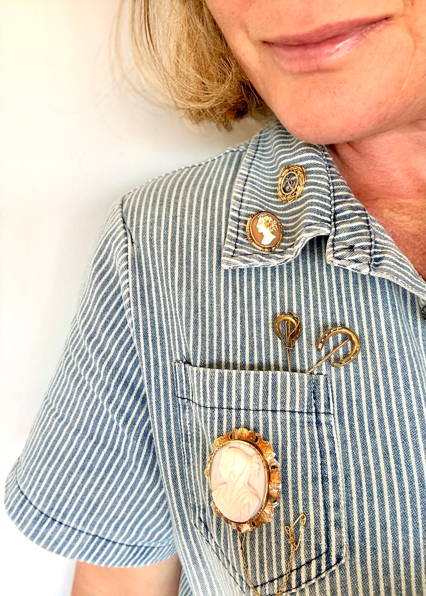 .14ct .1880s .1890s .585 fine gold antique Equestrian Victorian horseshoe antique yellow gold rose gold stickpin lapel pin