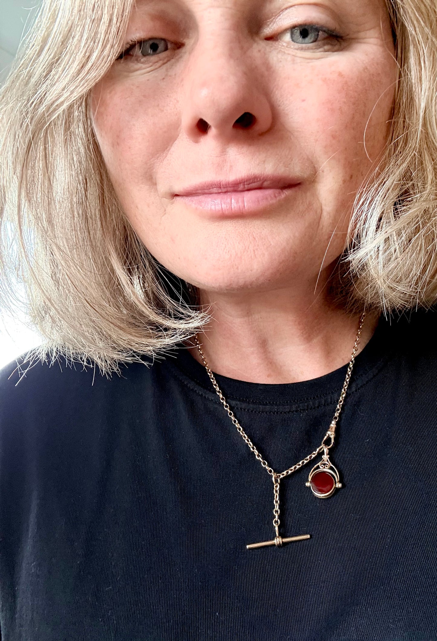 .1900s .375 .9ct gold antique revival carnelian and onyx gemstone double swivel fob charm pendant