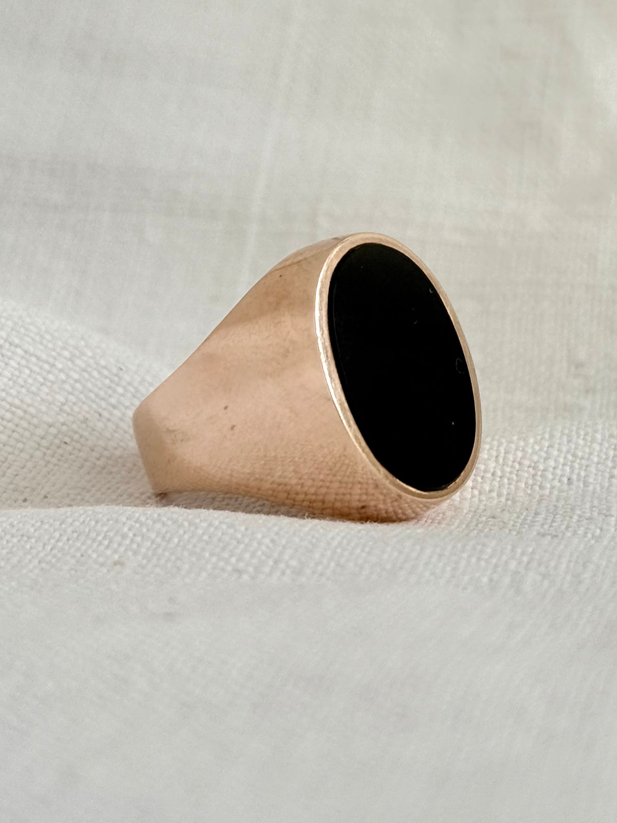 .1960s .375 .9ct black onyx large solid gold modernist oval signet seal gold heirloom unisex gold gemstone ring