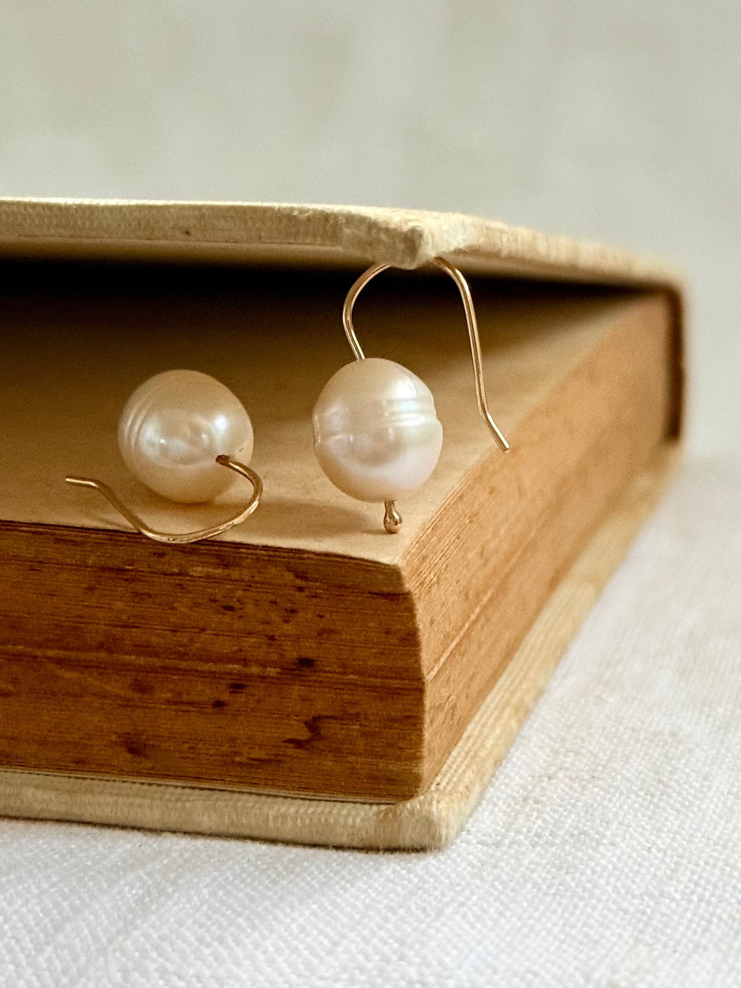 .375 .9ct luxury opulent white pearl hook drop dangle earrings