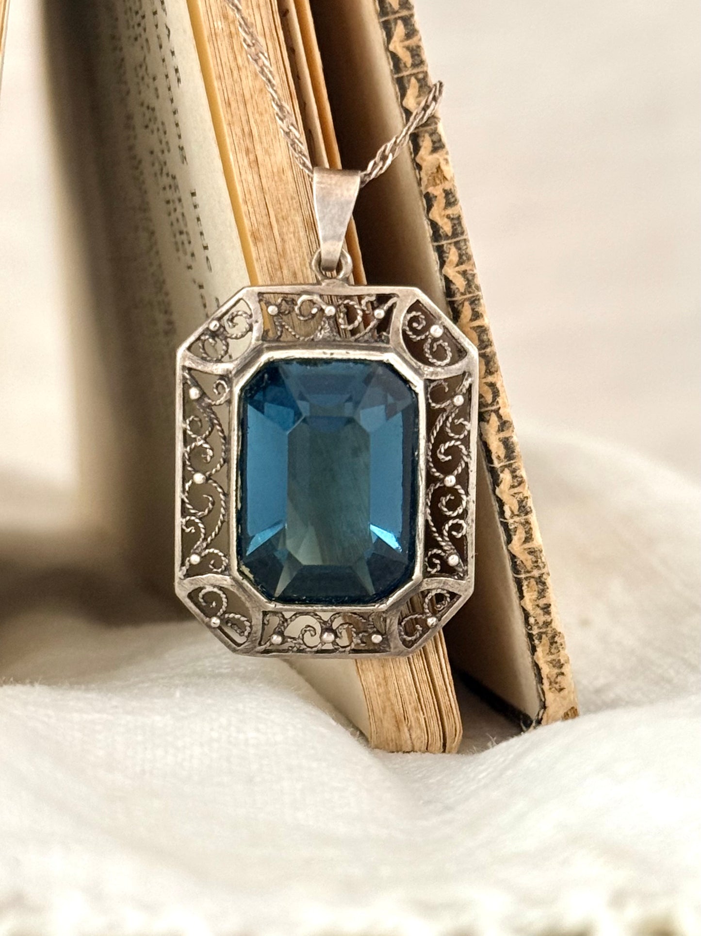 .1930s .1940s .925 silver late Art Deco Sapphire blue faceted paste gemstone pendant on silver chain