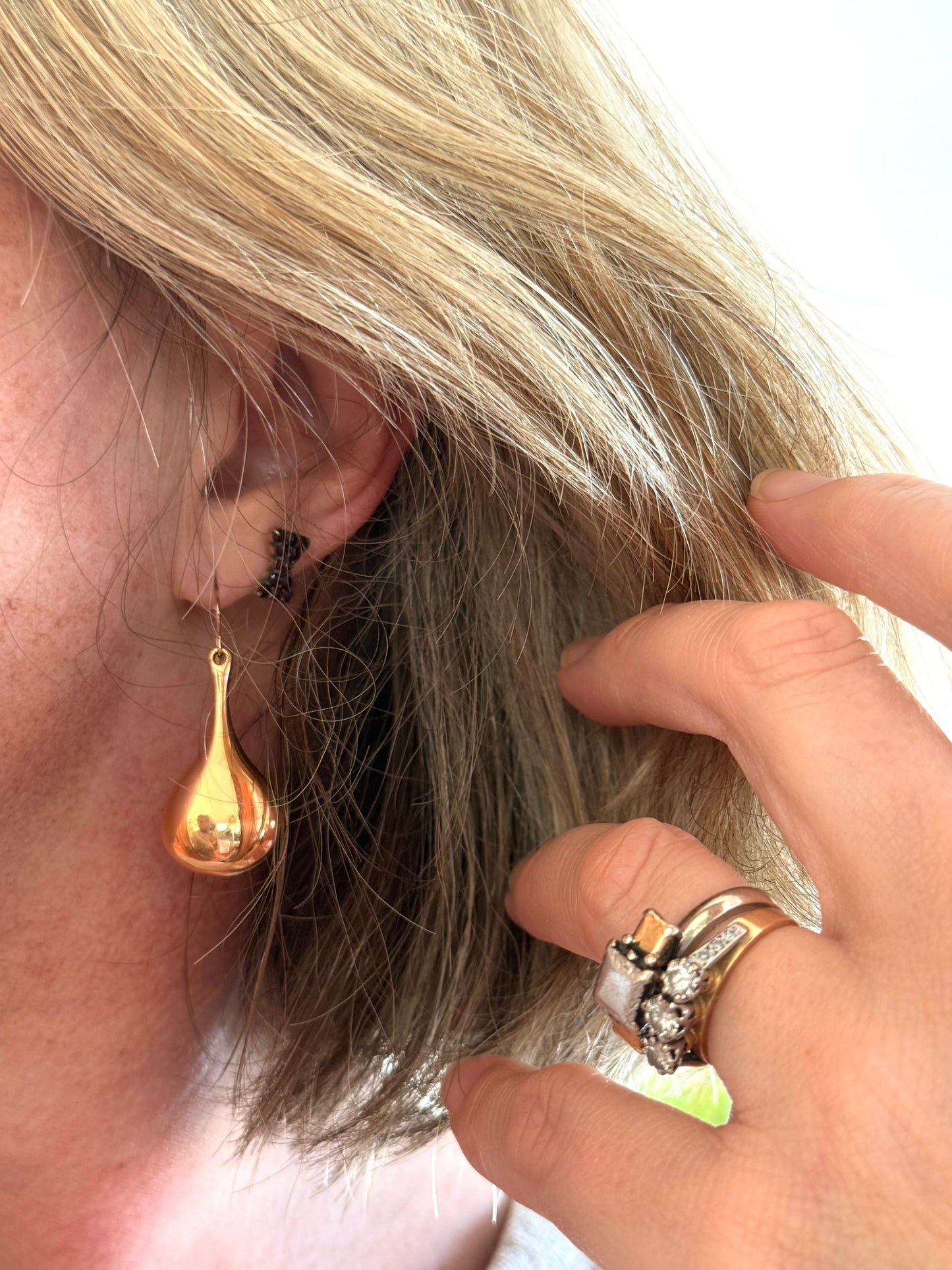 .14ct .1990s .585 architectural form designer Italian Milor modern 14k high carat rose gold teardrop dangle shaped oversized Milor designer rose gold drop earrings