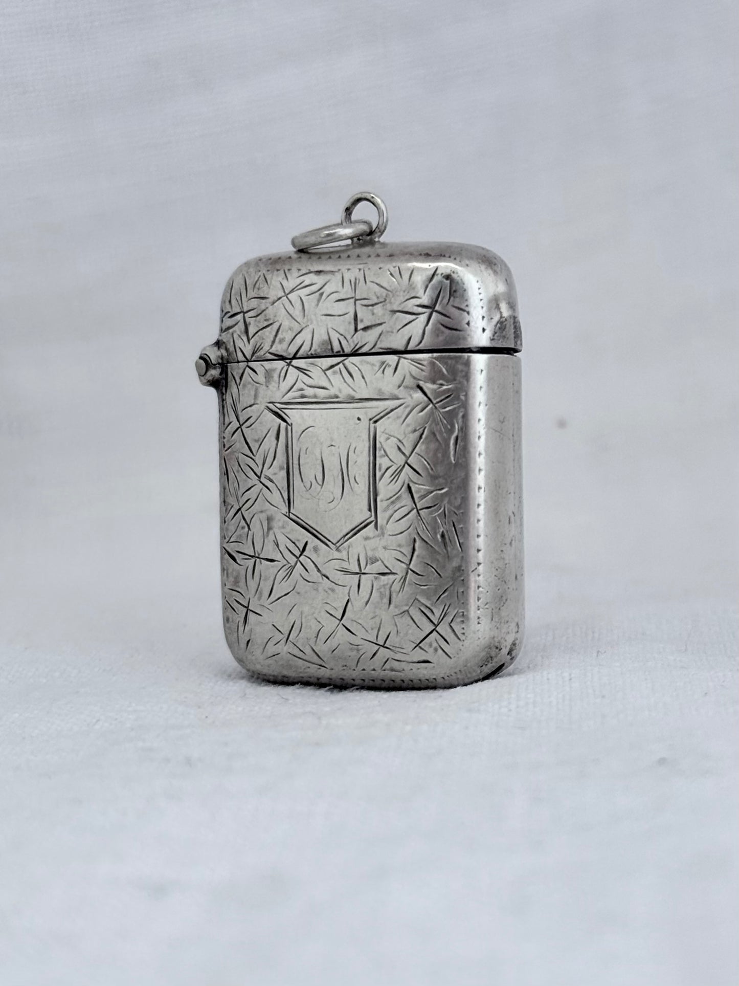 .1903 .925 antique Chester hallmarked small Edwardian ivy leaf sterling silver Vesta Match case Match safe pendant locket
