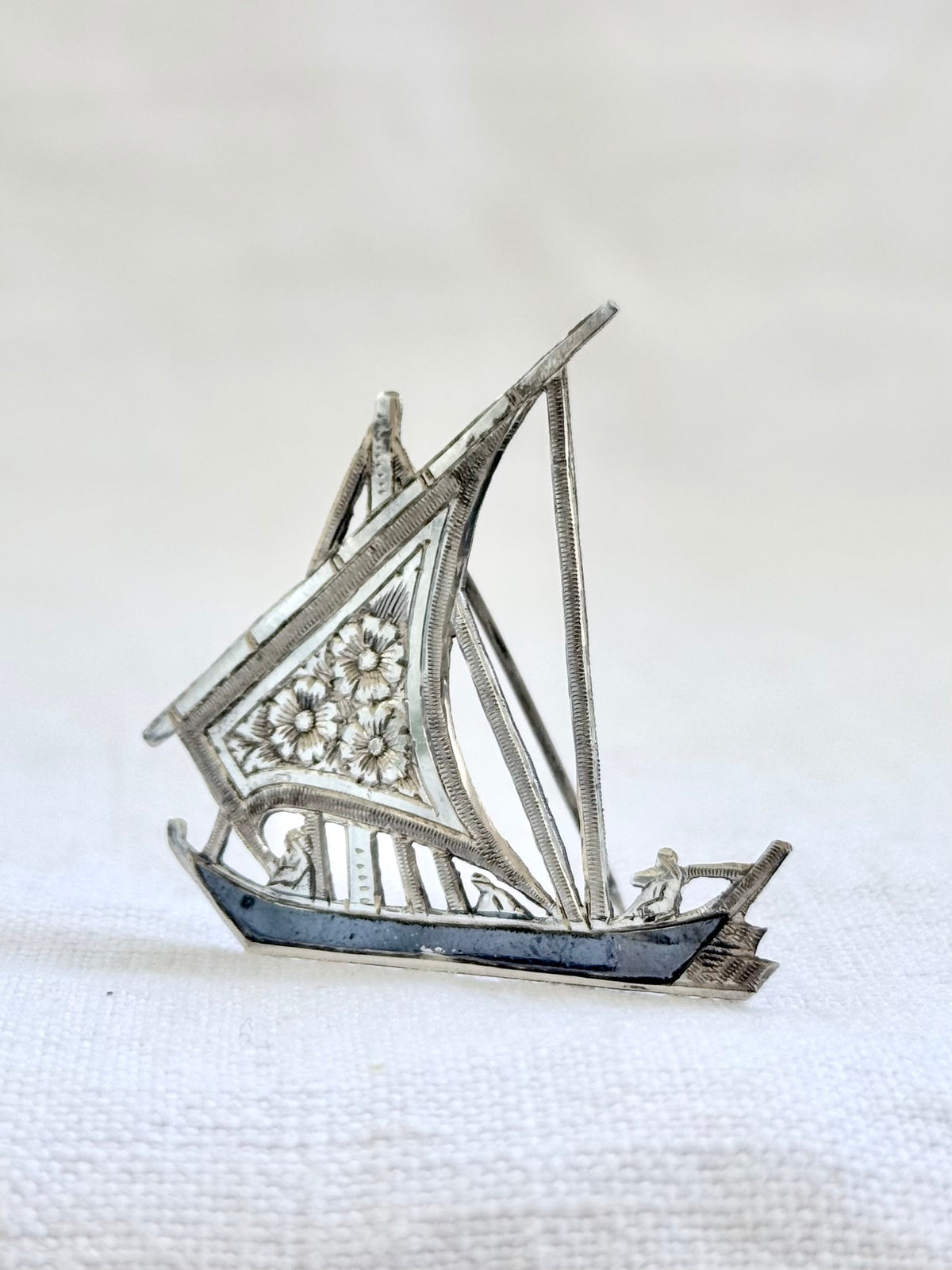 .1950s .925 Niello enamel floral engraved sailing boat brooch