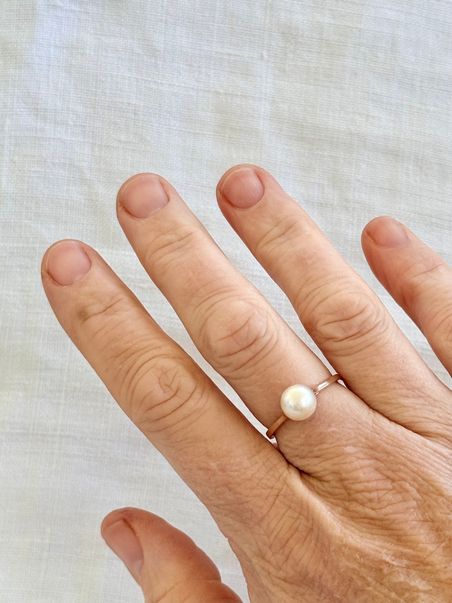 1960s .1970s .375 .9ct solitaire pearl romantic heart setting pearlescent champagne pearl yellow gold luxury cocktail dress ring