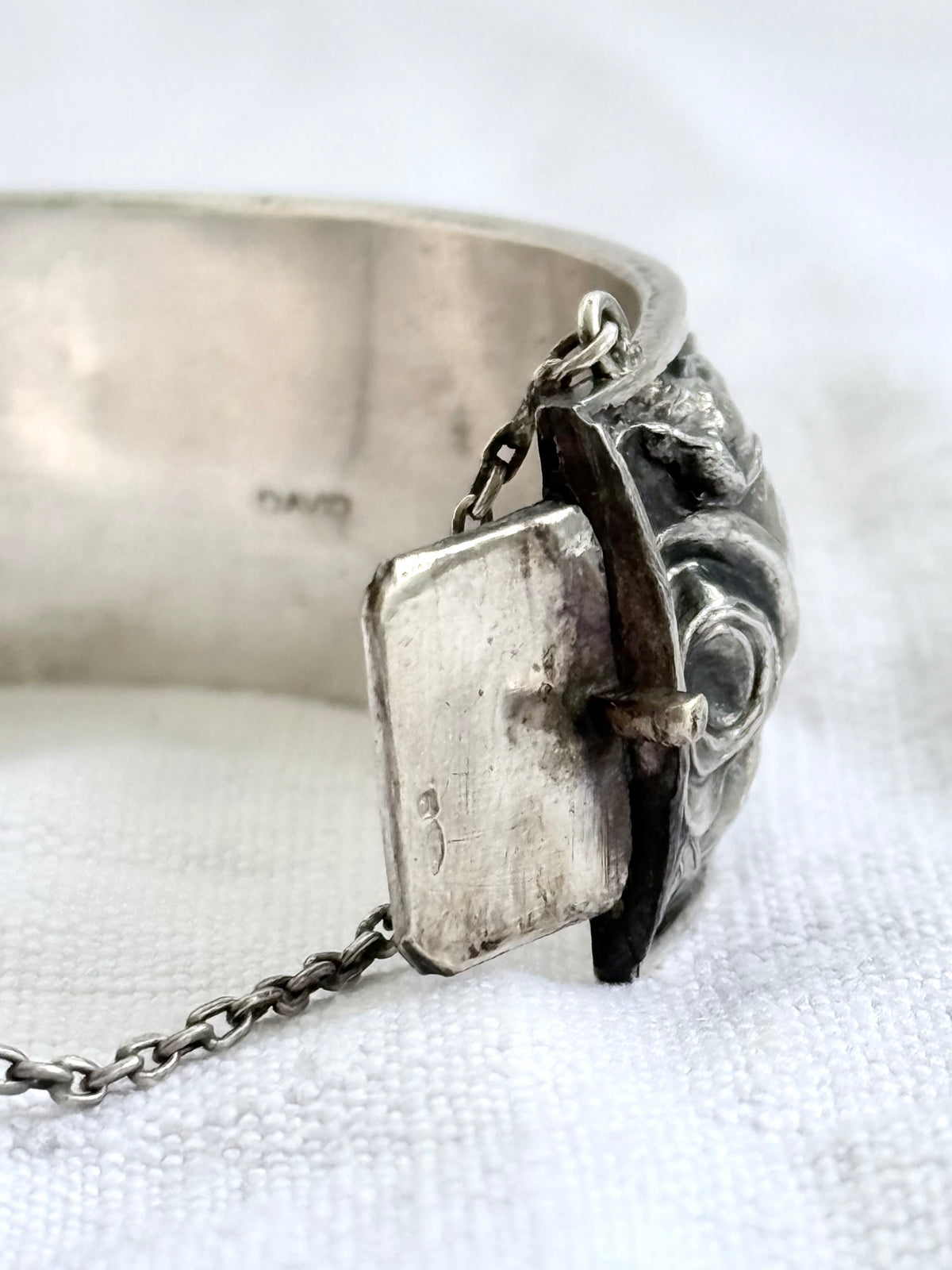 .1930s 1940s .833 Arts & Crafts Portuguese high relief silver repousse embossed floral corn wheat harvest clasp bangle