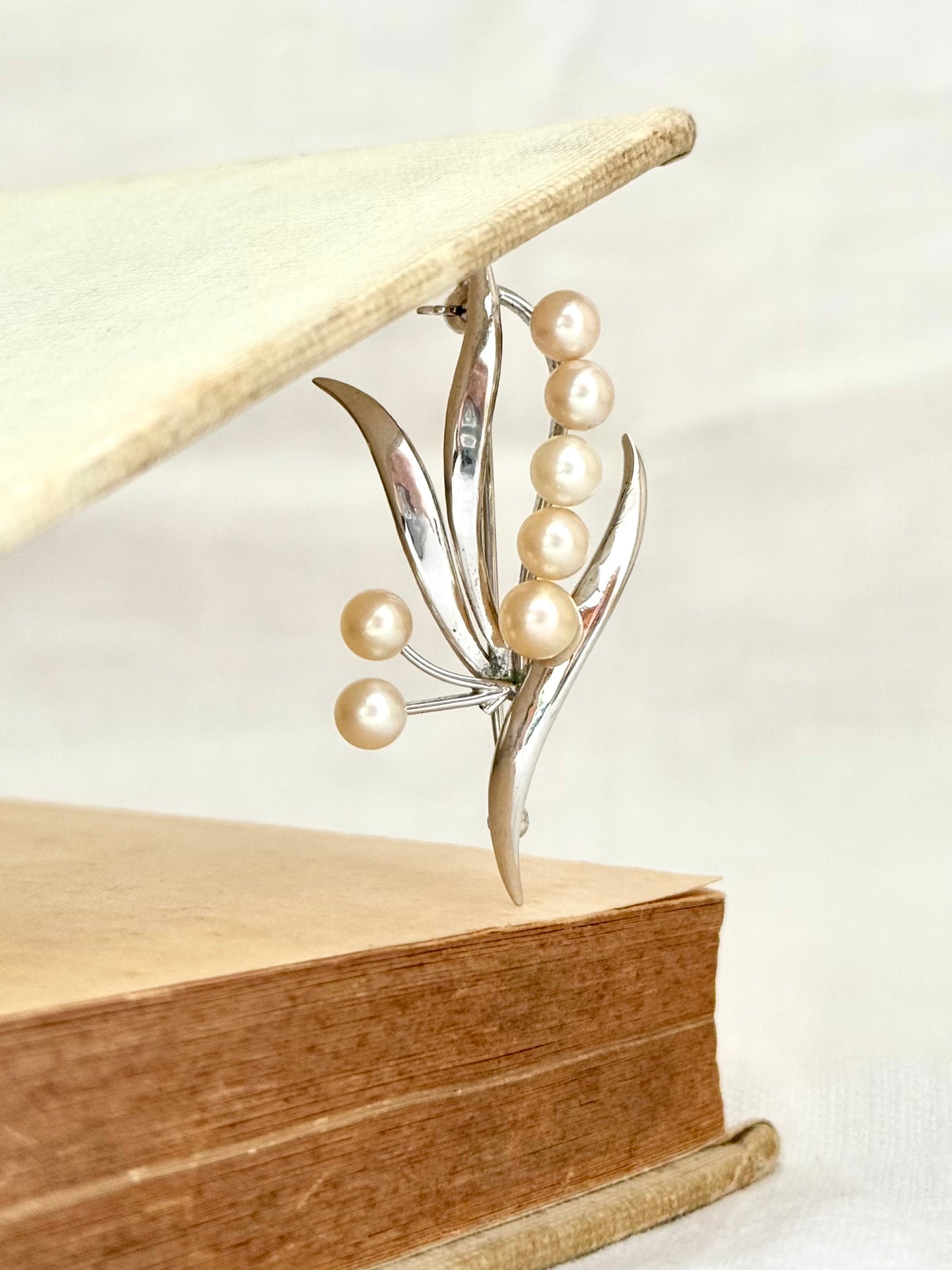 .1970s .925 Akoya pearl sterling silver Mid Century Modern luxury 7 pearl brooch