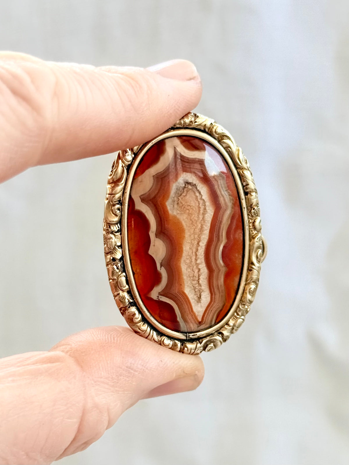.1850s .1870s antique crystalline geological form Agate Victorian cased gold baroque style romantic red agate stone form oval brooch