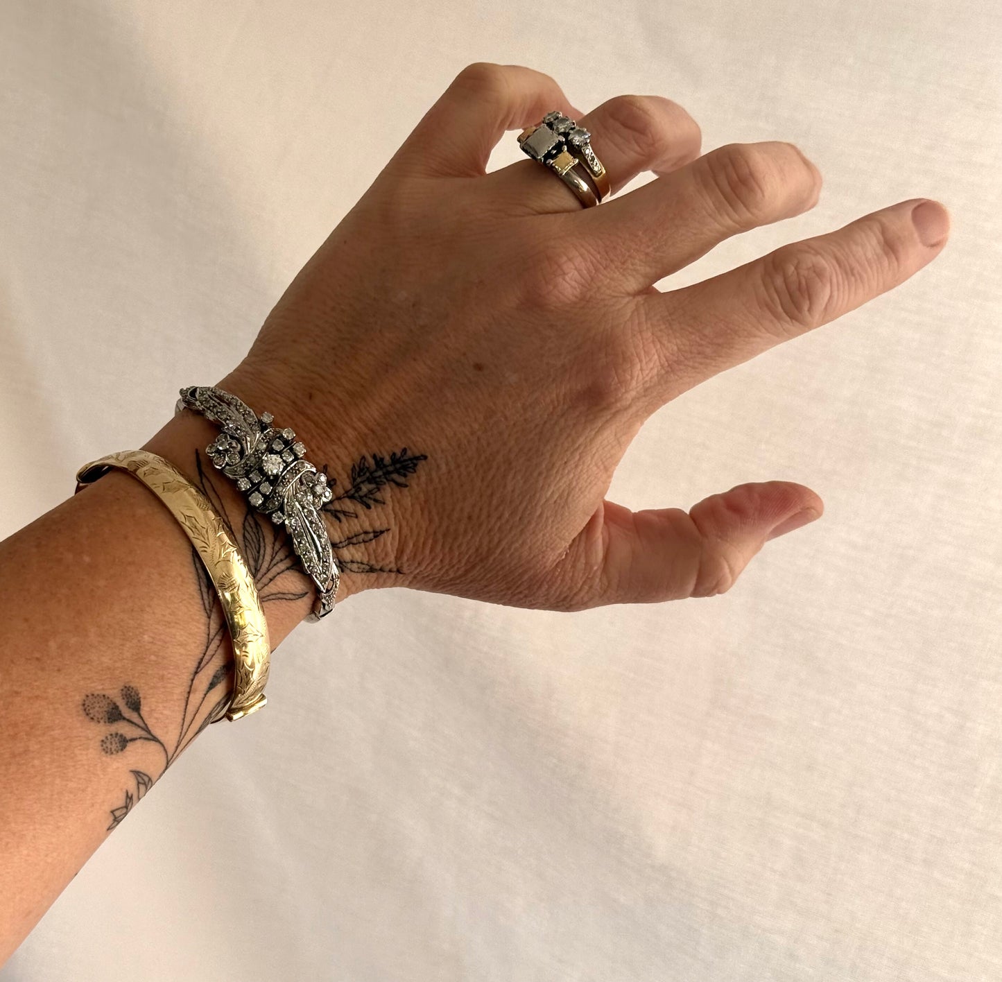 .1920s .2.38ct diamond .9ct white gold Belle Epoque revival clasp bangle