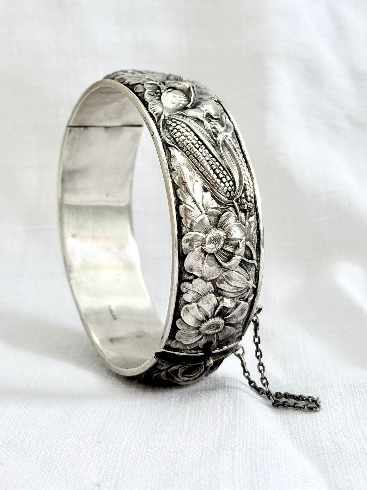 .1930s 1940s .833 Arts & Crafts Portuguese high relief silver repousse embossed floral corn wheat harvest clasp bangle