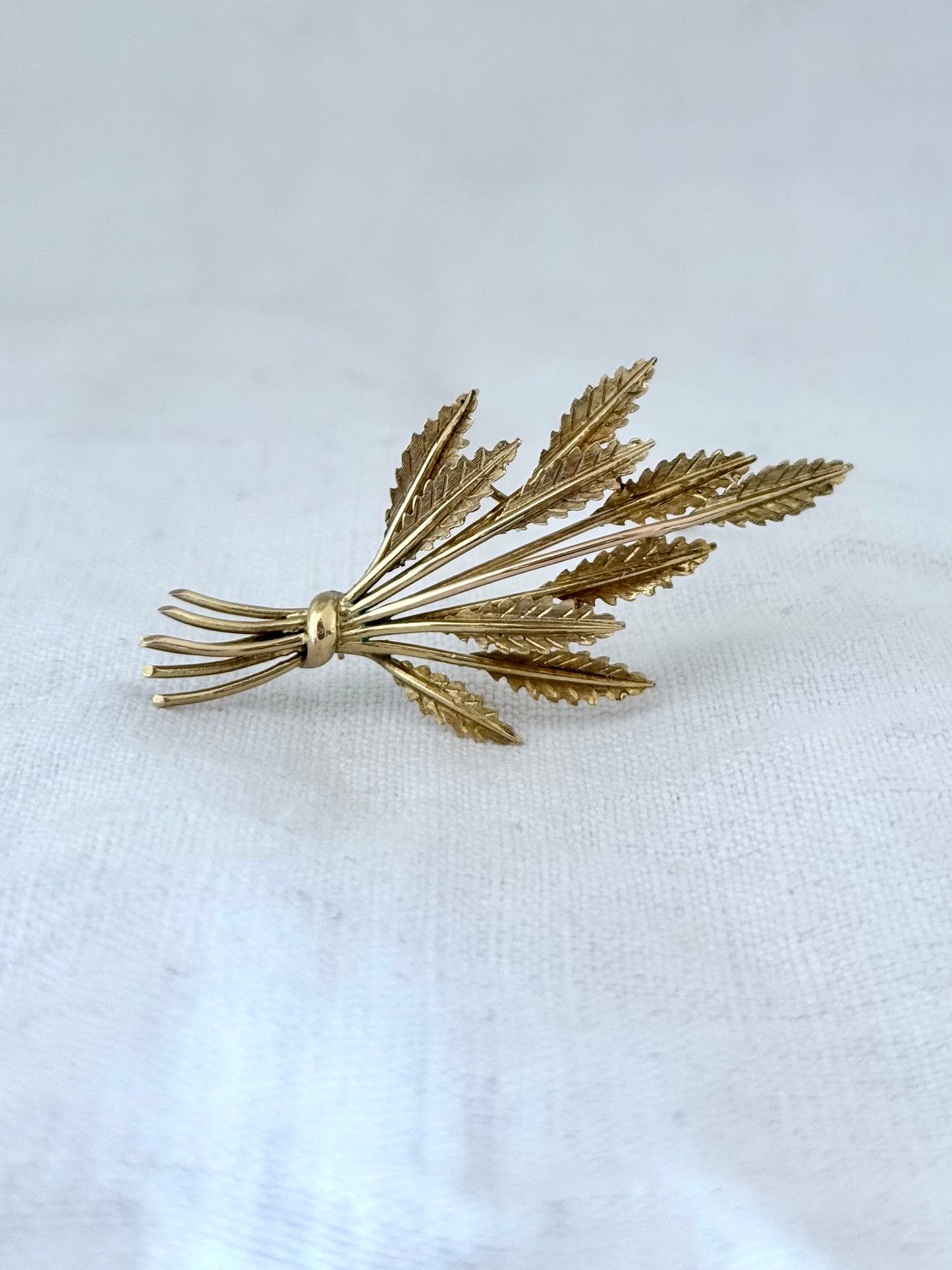 .1950s .375 .9ct yellow gold Grecian Hellenistic luxury gold leaf bouquet brooch Mid Century Modern lapel pin