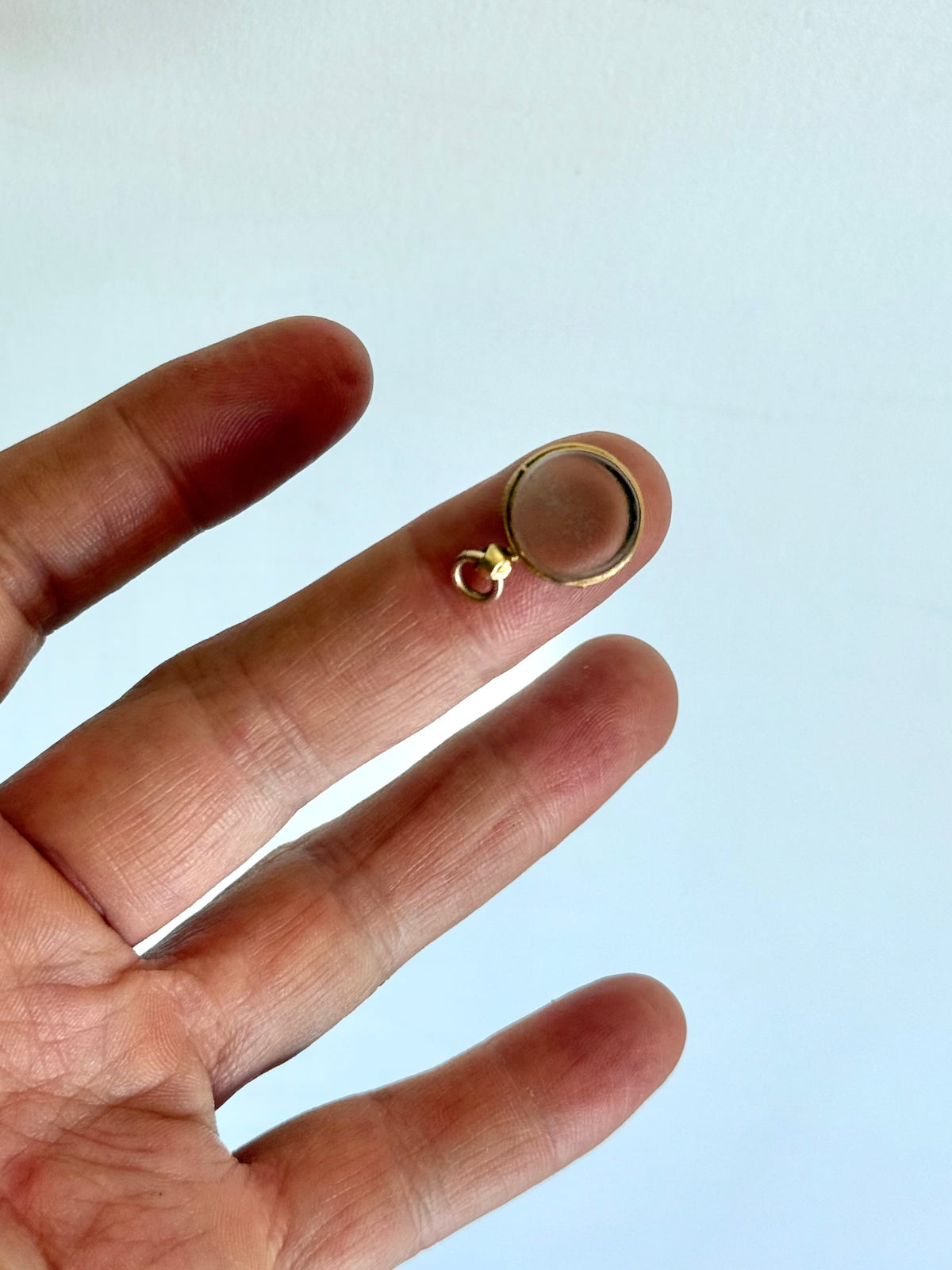 .14ct .1900 antique tiny rare find high carat gold and double sided glass shaker locket