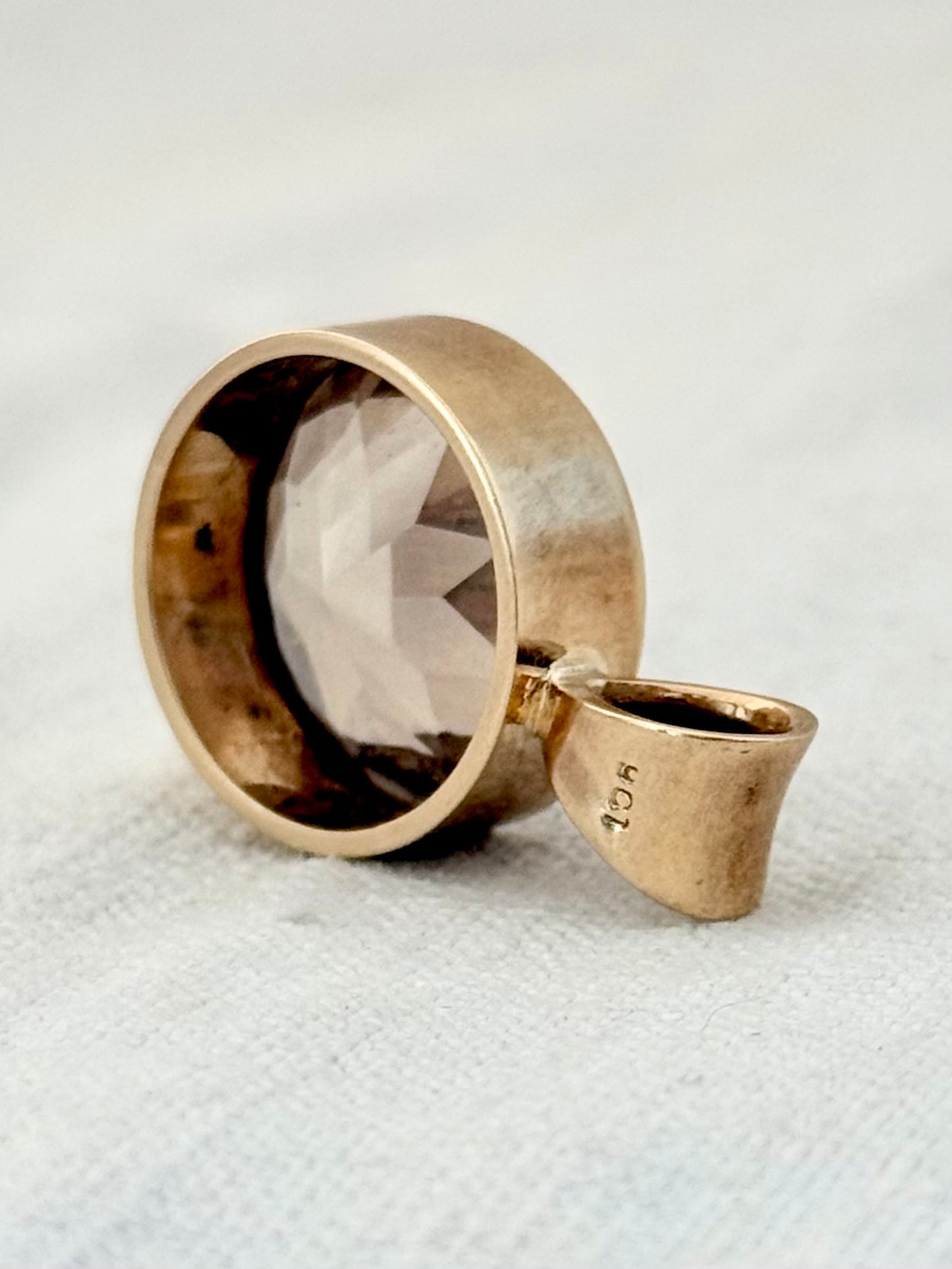 .15ct .1960s .1970s .9ct gold large and magnificent Smoky Quartz bezel set solid gold round statement pendant