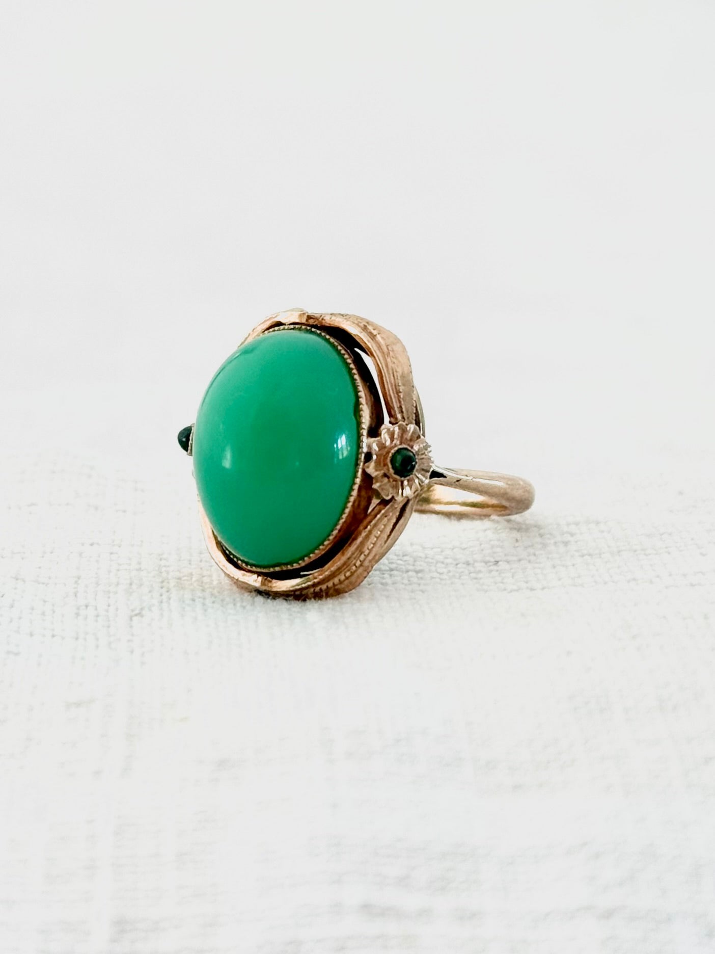 .14ct .1900s .1910s .585 gold antique Chrysoprase Peridot Arts & Crafts Aesthetic high carat gold dress ring