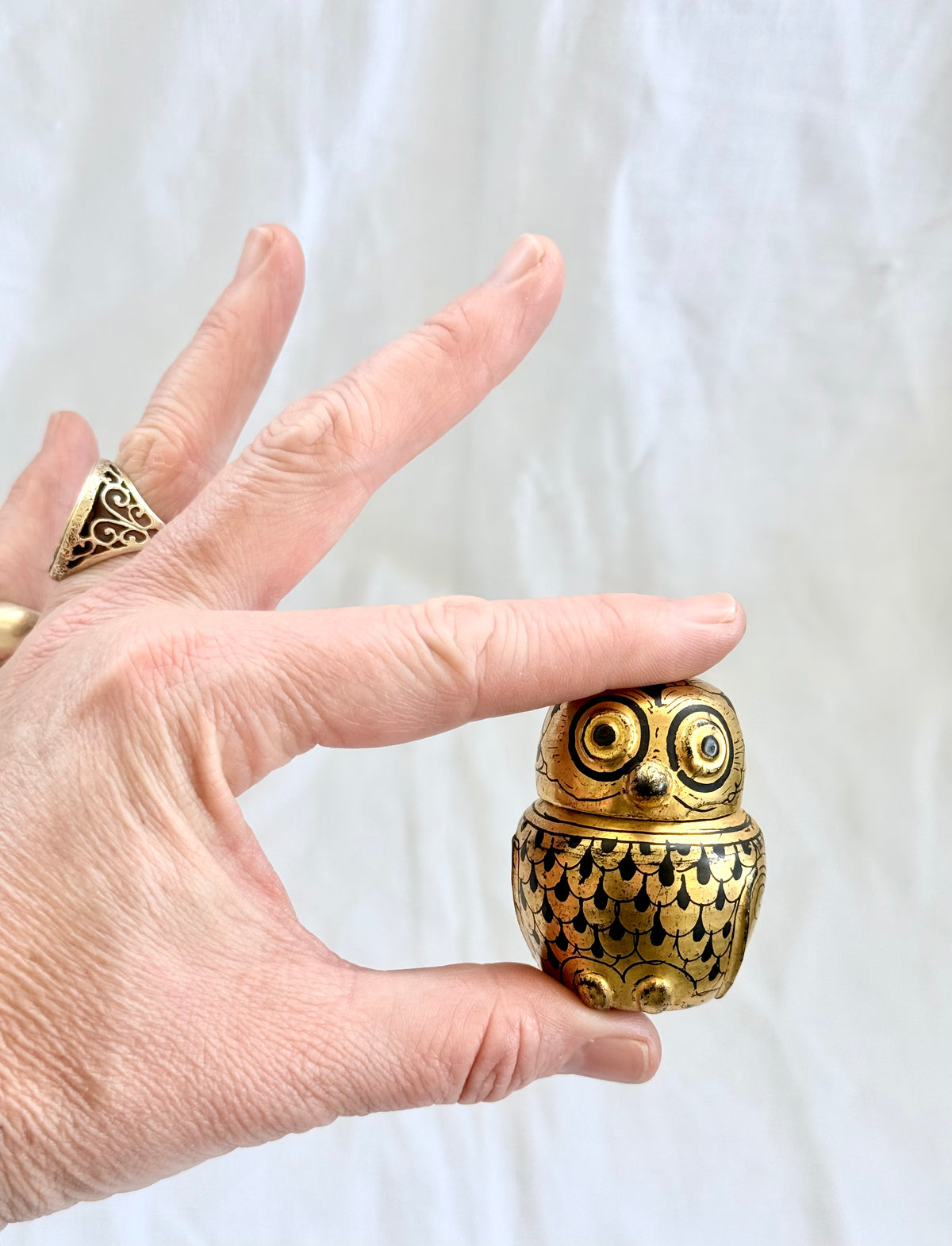.1970s Burmese Chinese Black and Gold Lacquer sweetest Owl wooden trinket box