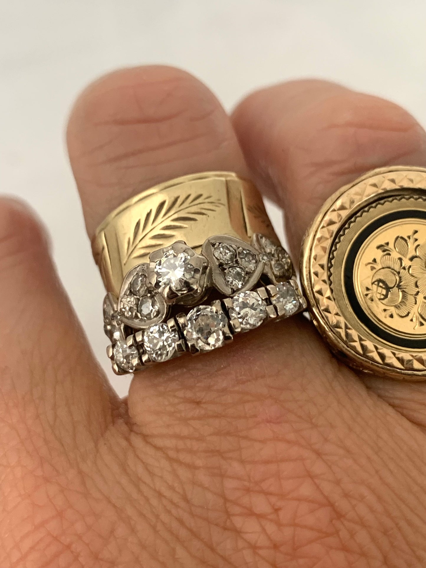 .750 18ct yellow gold 0.94ct weighted luxurious 5 diamond half eternity glorious heirloom ring