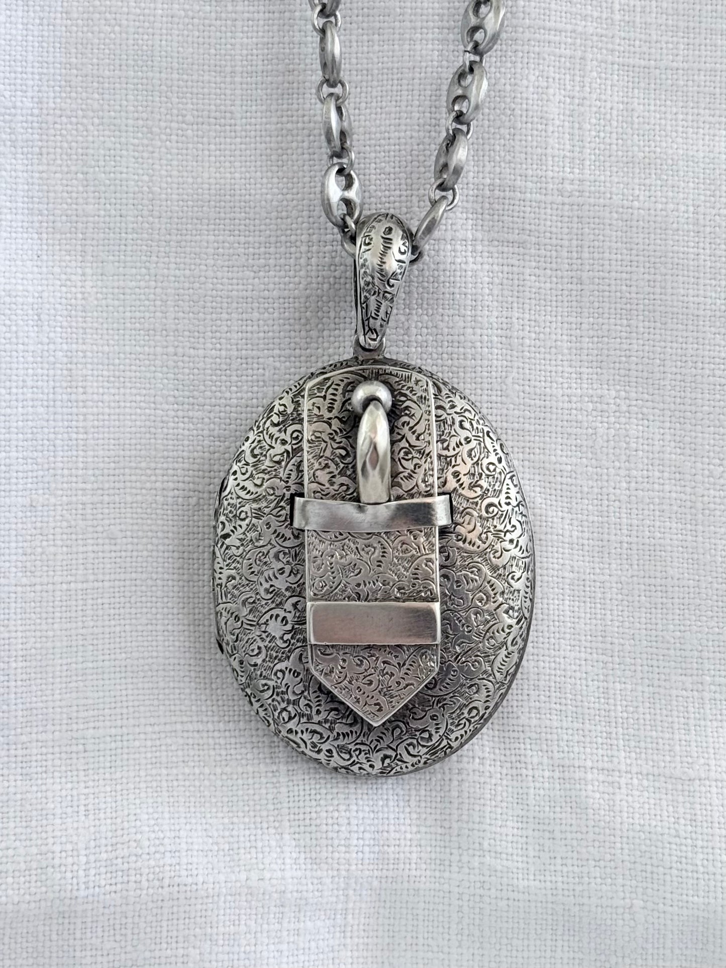 .1880s .925 antique Victorian sweetheart oversized sterling silver buckle locket