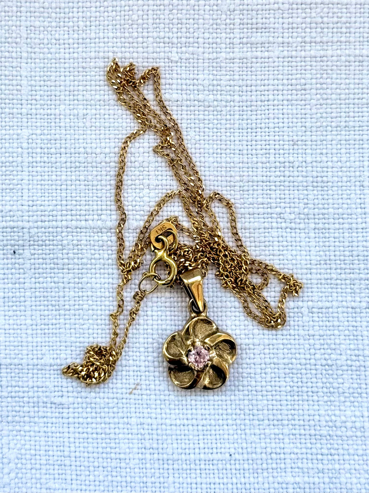 .1970s .375 .9ct gold blossom flower luxury pink stone floral gold pendant on modernist yellow gold chain necklace