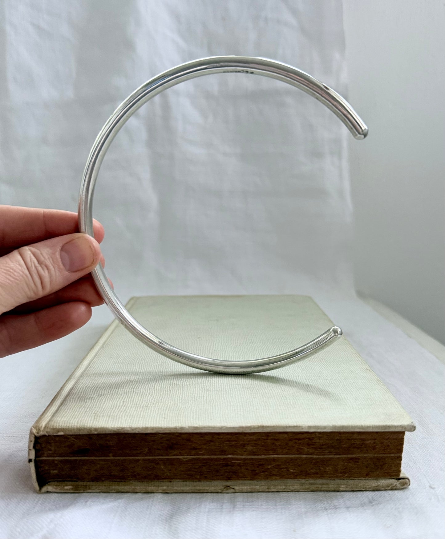 1960s .1970s .925 artisan made modernist Mexican Taxco silver tube choker neckpiece