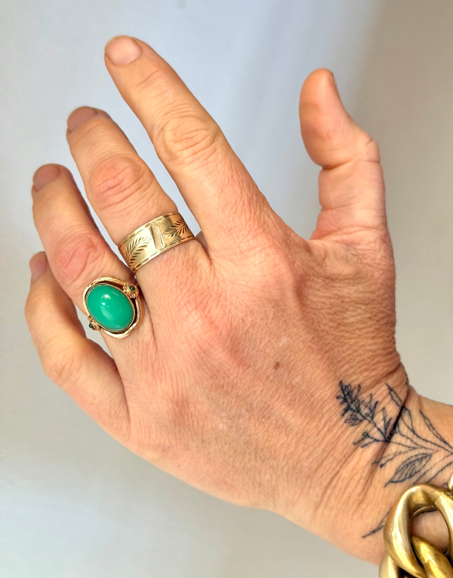 .14ct .1900s .1910s .585 gold antique Chrysoprase Peridot Arts & Crafts Aesthetic high carat gold dress ring