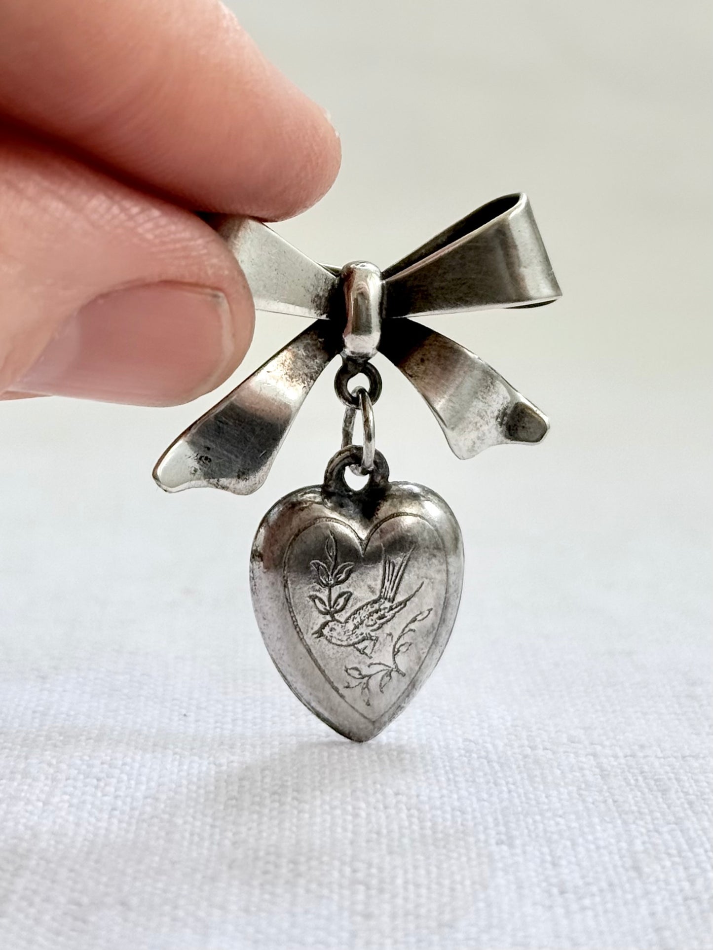 .1940s .1950s .925 Sweetheart heart and bow Swallow sentiment love token brooch