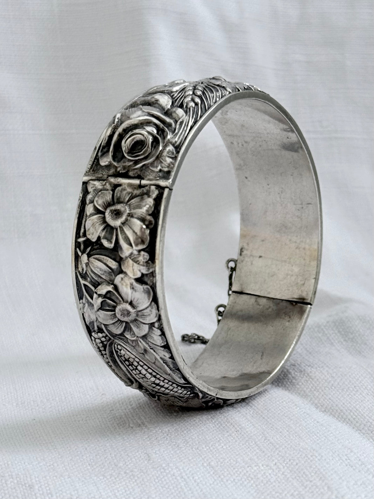 .1930s 1940s .833 Arts & Crafts Portuguese high relief silver repousse embossed floral corn wheat harvest clasp bangle